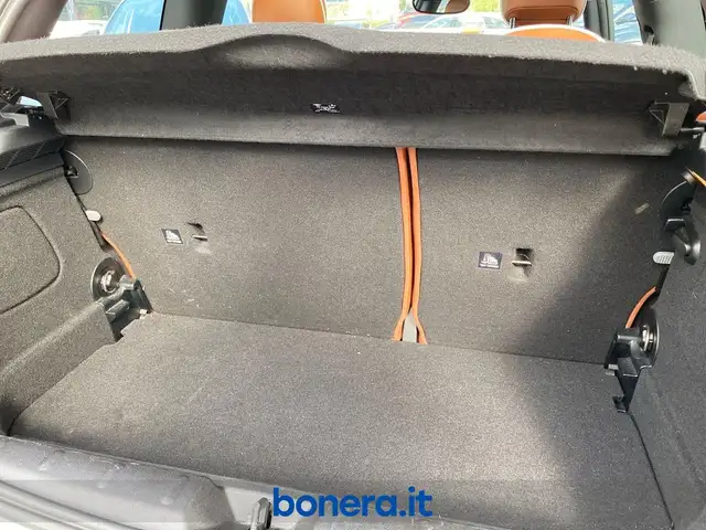 Mini Hatch view 13