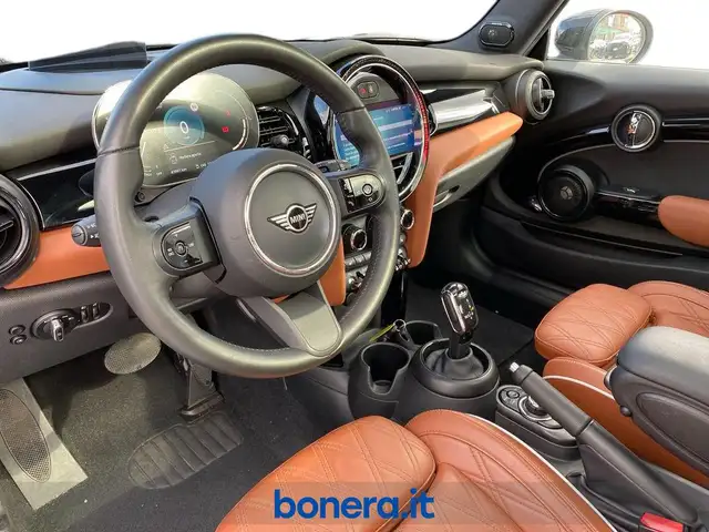 Mini Hatch view 15