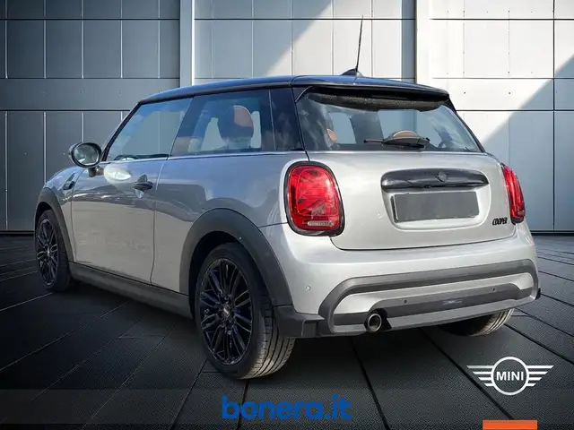 Mini Hatch view 8