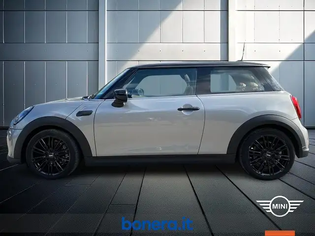 Mini Hatch view 9