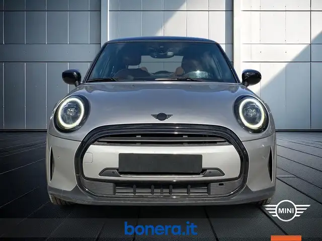 Mini Hatch view 3