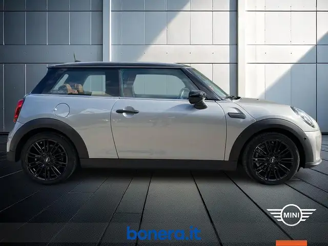 Mini Hatch view 5