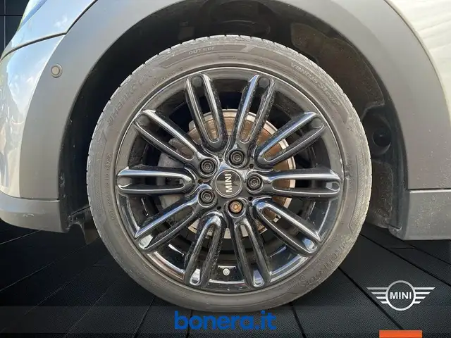 Mini Hatch view 12