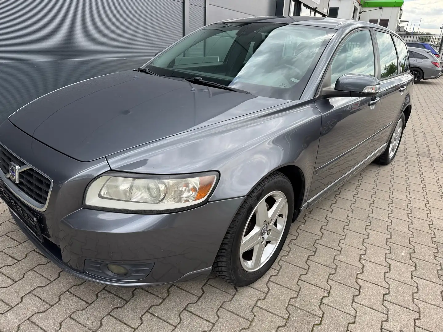 Volvo V50 1.8 F Momentum*AHK*Alu*ZV*Teilleder Gris - 1