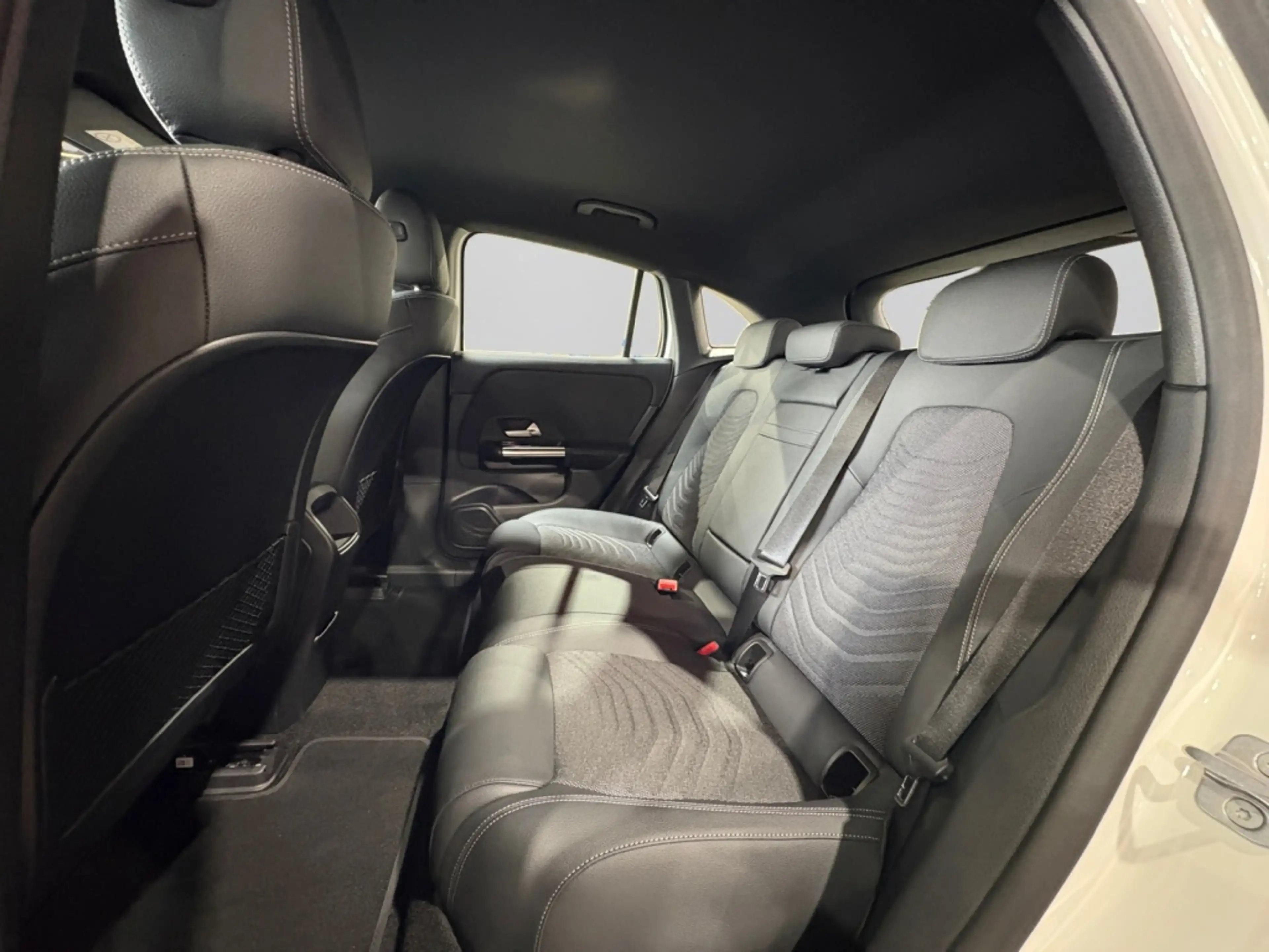 Mercedes-Benz EQA 300 4MATIC PROGRESSIVE|AMBIENTE|MBUX|SHZ|KAM — photo 15