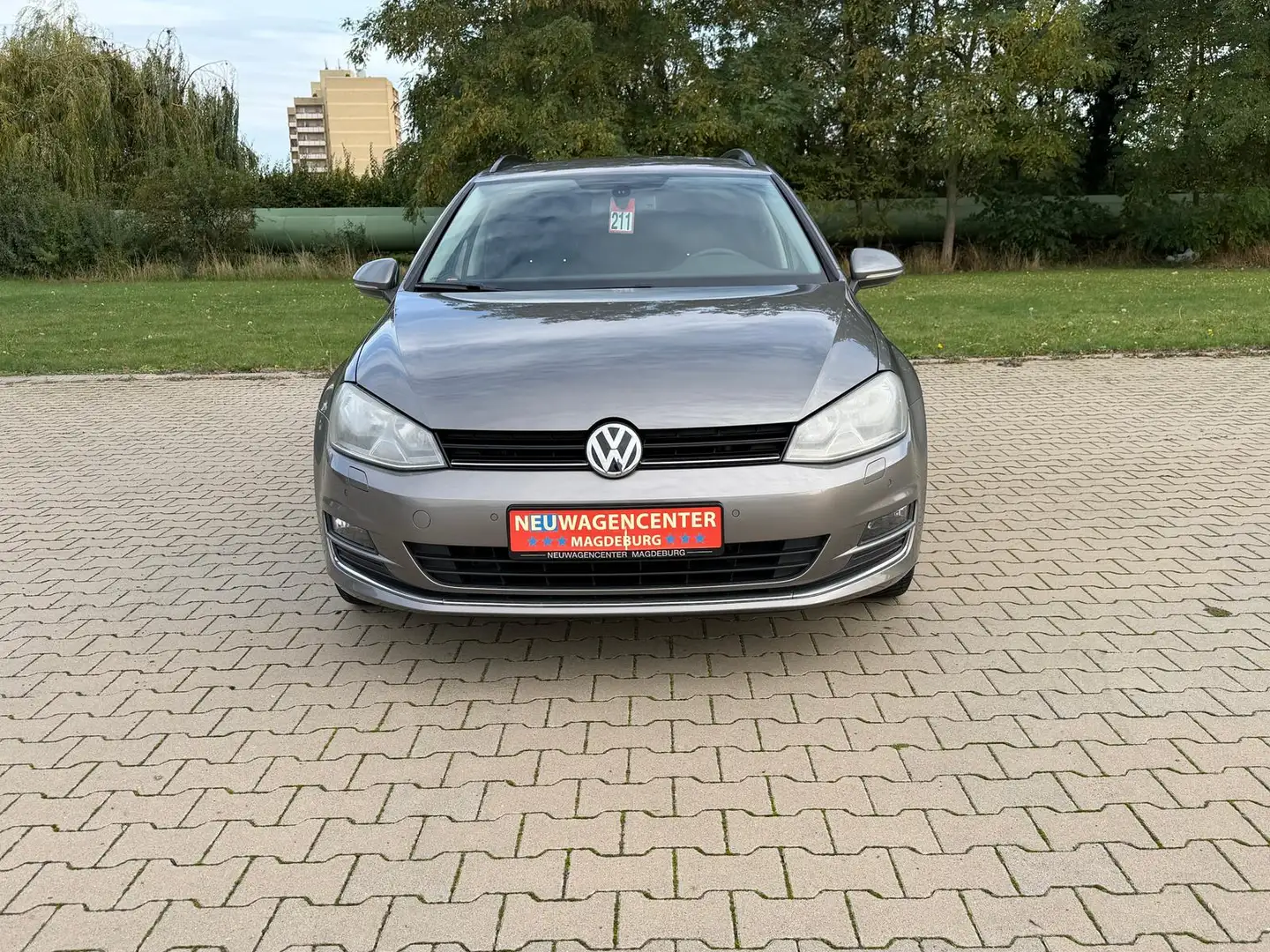 Volkswagen Golf Variant 1.6 TDI *NAVI*SHZ*TEMPOMAT*2-ZONEN CLIMA* Grau - 2