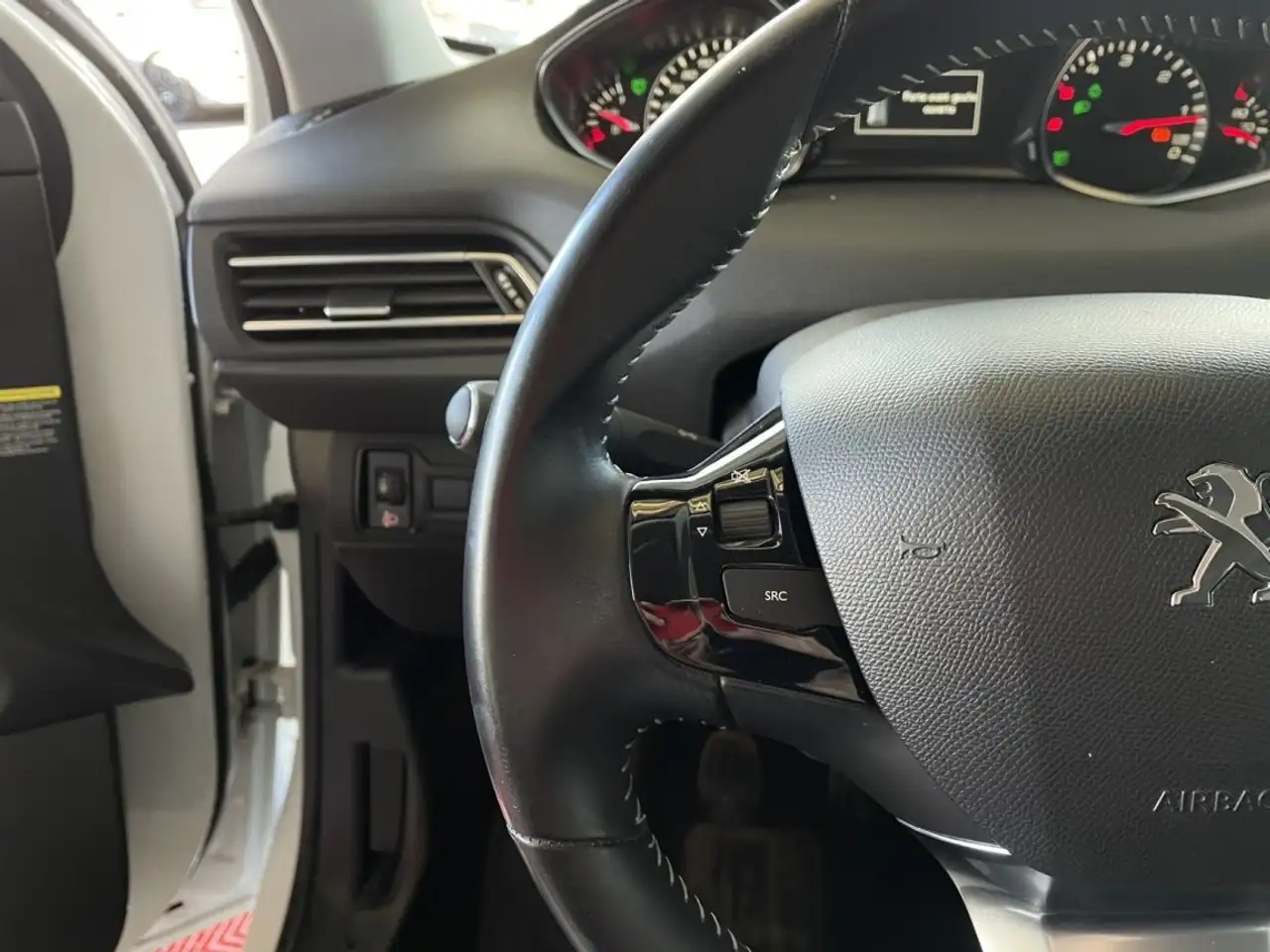 Peugeot 308 308 SW — photo 22