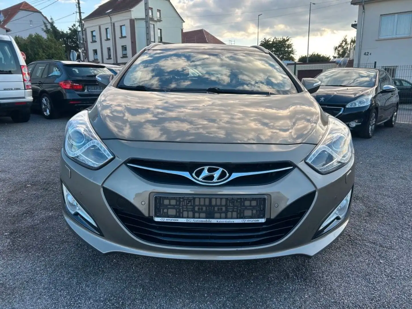 Hyundai i40 5 STAR EDITION SHZ + PDC + AHK + TEMP Beige - 2