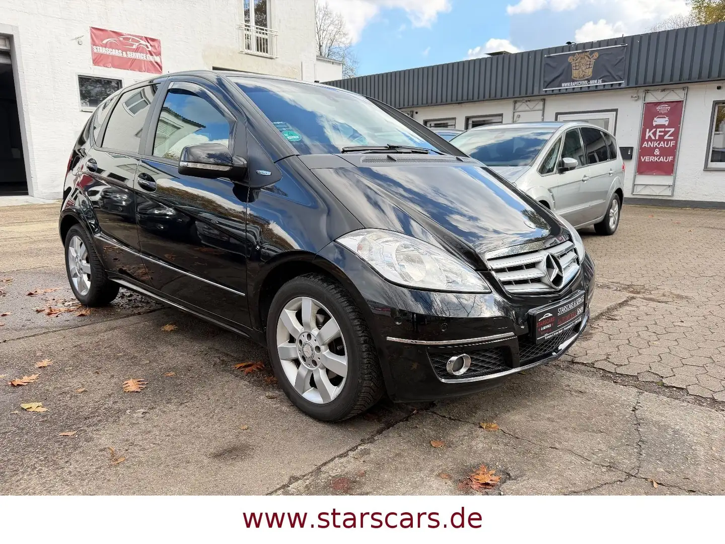 Mercedes-Benz A 180 A-180*AVANTGARDE*AUTOMATIK*NAVI*TEILLEDER*SHZ* Noir - 1