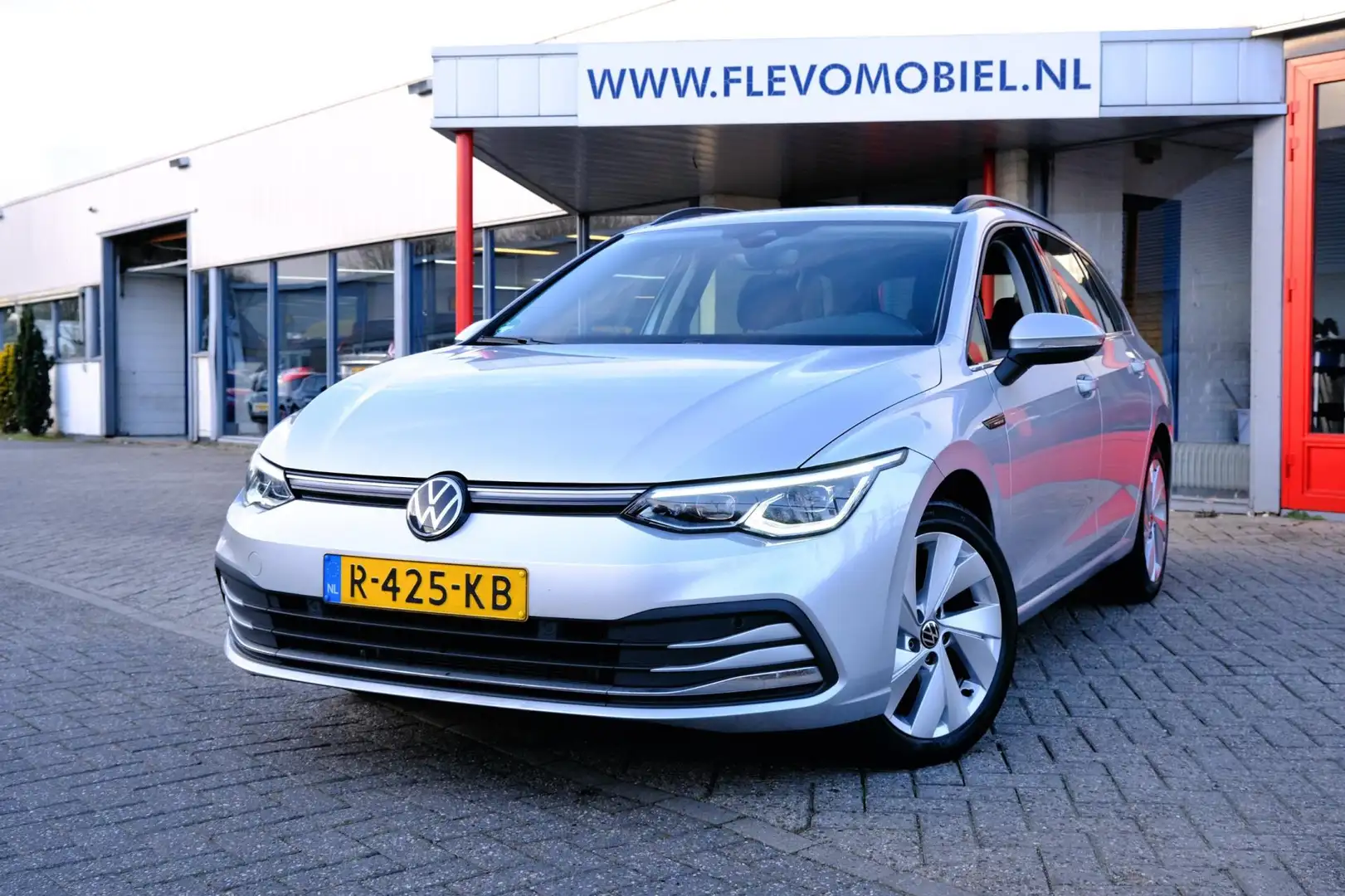 Volkswagen Golf Variant 1.5 TSI Style Navi|Clima|Adapt.Cruise|LMV|Sportsto Серый - 1