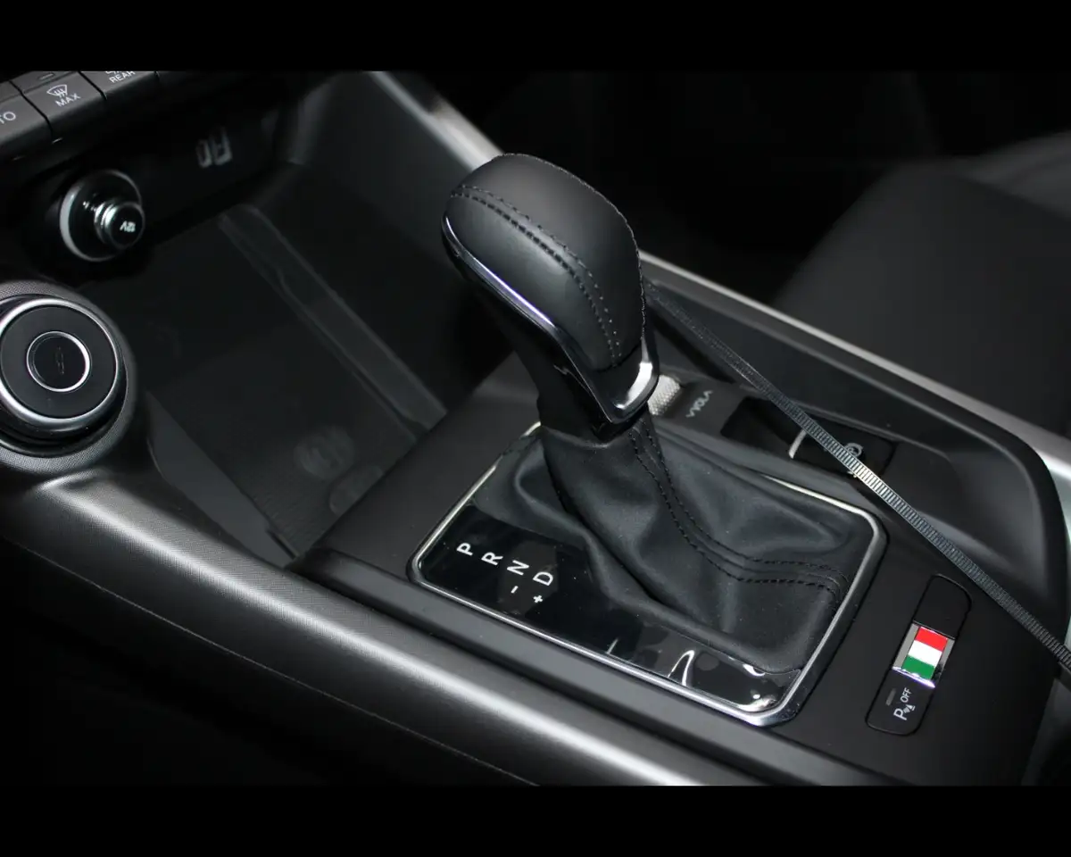 Alfa Romeo Tonale 2024 — фото 13