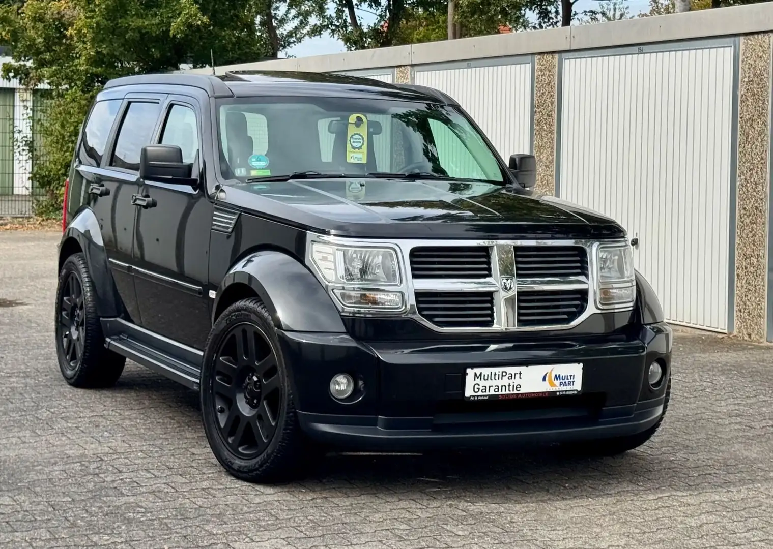 Dodge Nitro SXT Schwarz - 1
