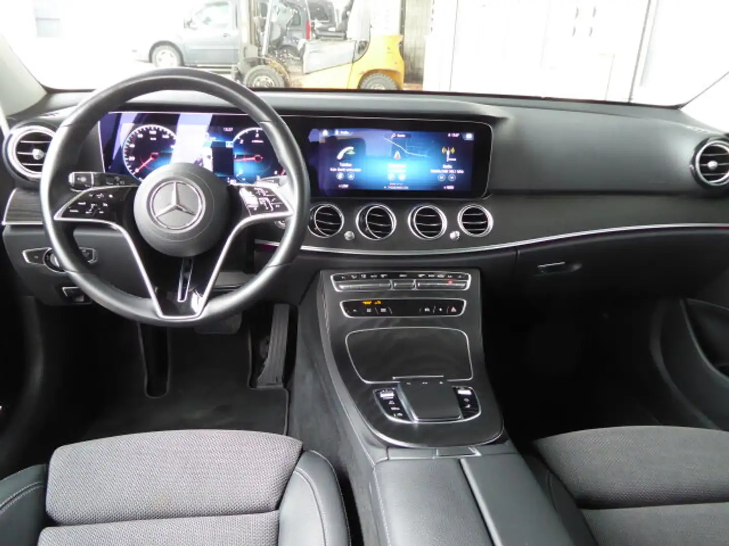 Mercedes-Benz E 220 E 220 d T Night AVANTGARDE AHK LED Kamera Totw. Schwarz - 2