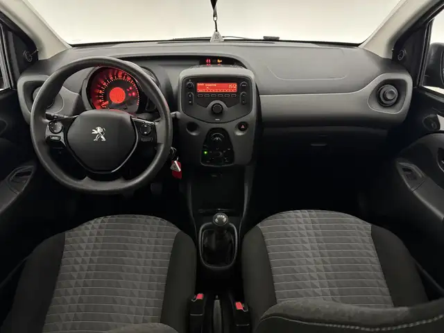 Peugeot 108 view 2
