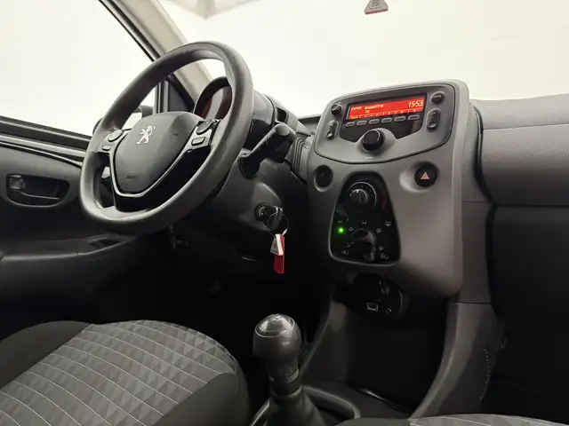 Peugeot 108 view 4