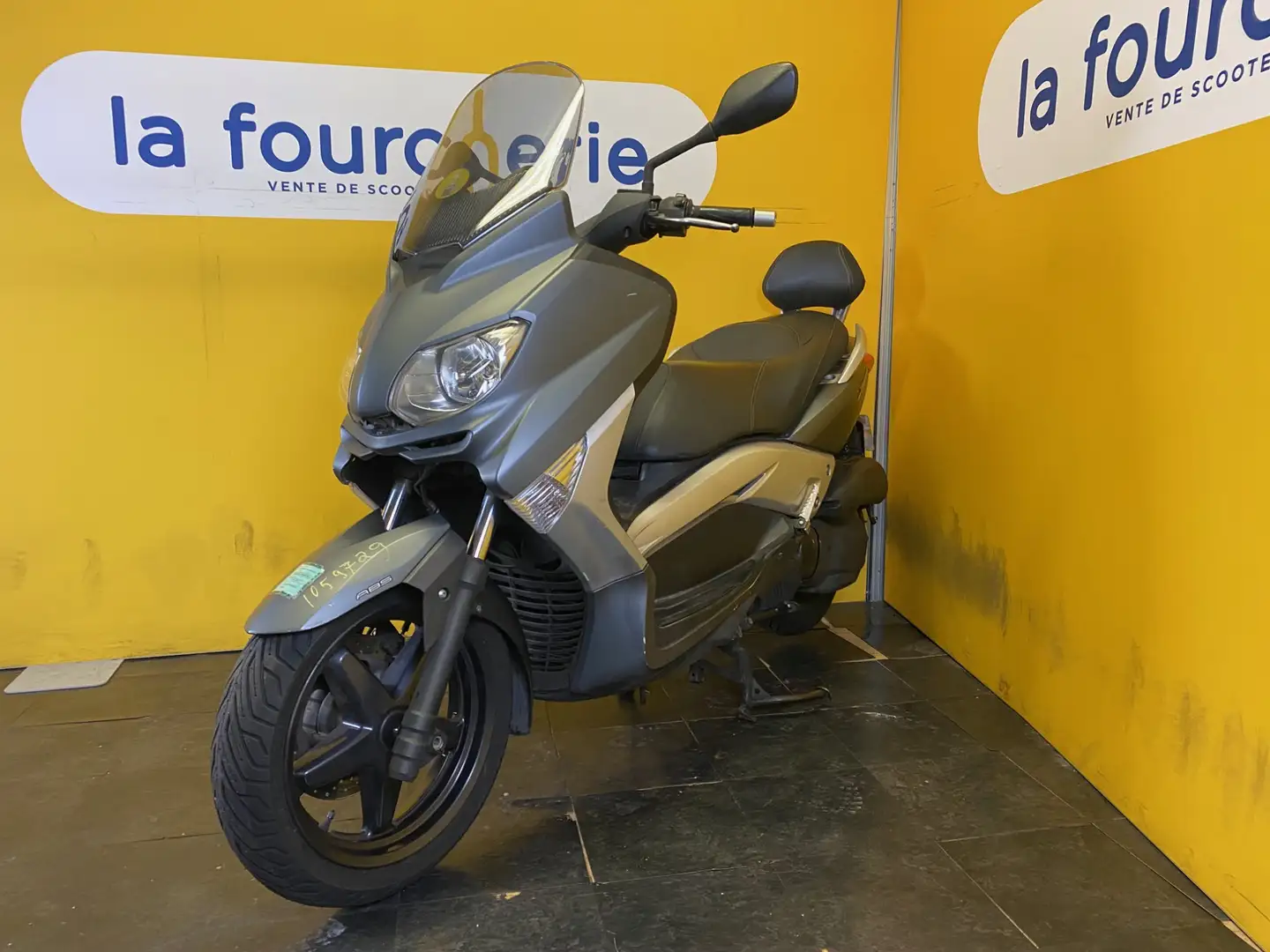 Yamaha X-Max 125 Gris - 1