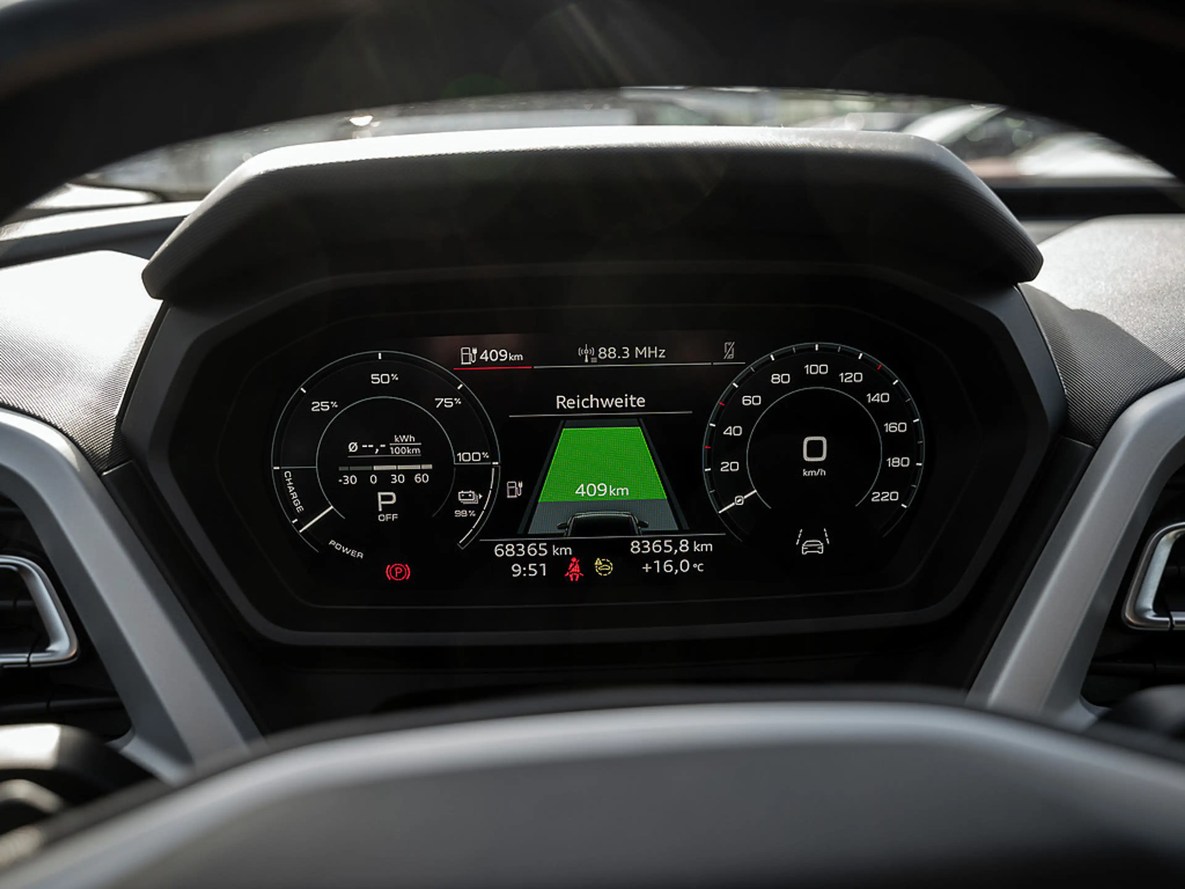 Audi Q4 e-tron 40 AHK PANO KAM LED SHZ PDC ACC — photo 12