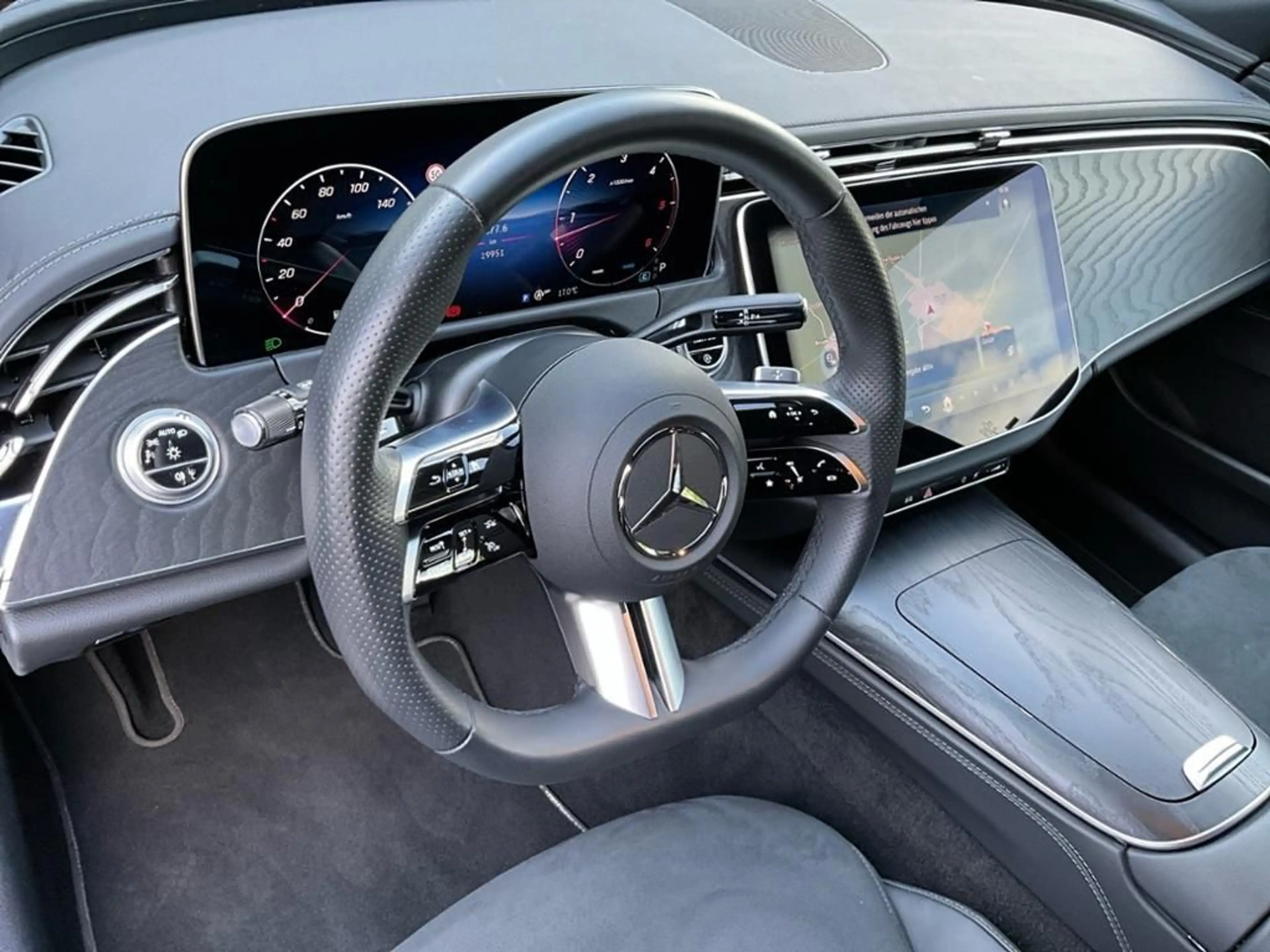 Mercedes-Benz E 220 d AMG T-Modell AHK AUT Kam. KlimaA LED LM — photo 5