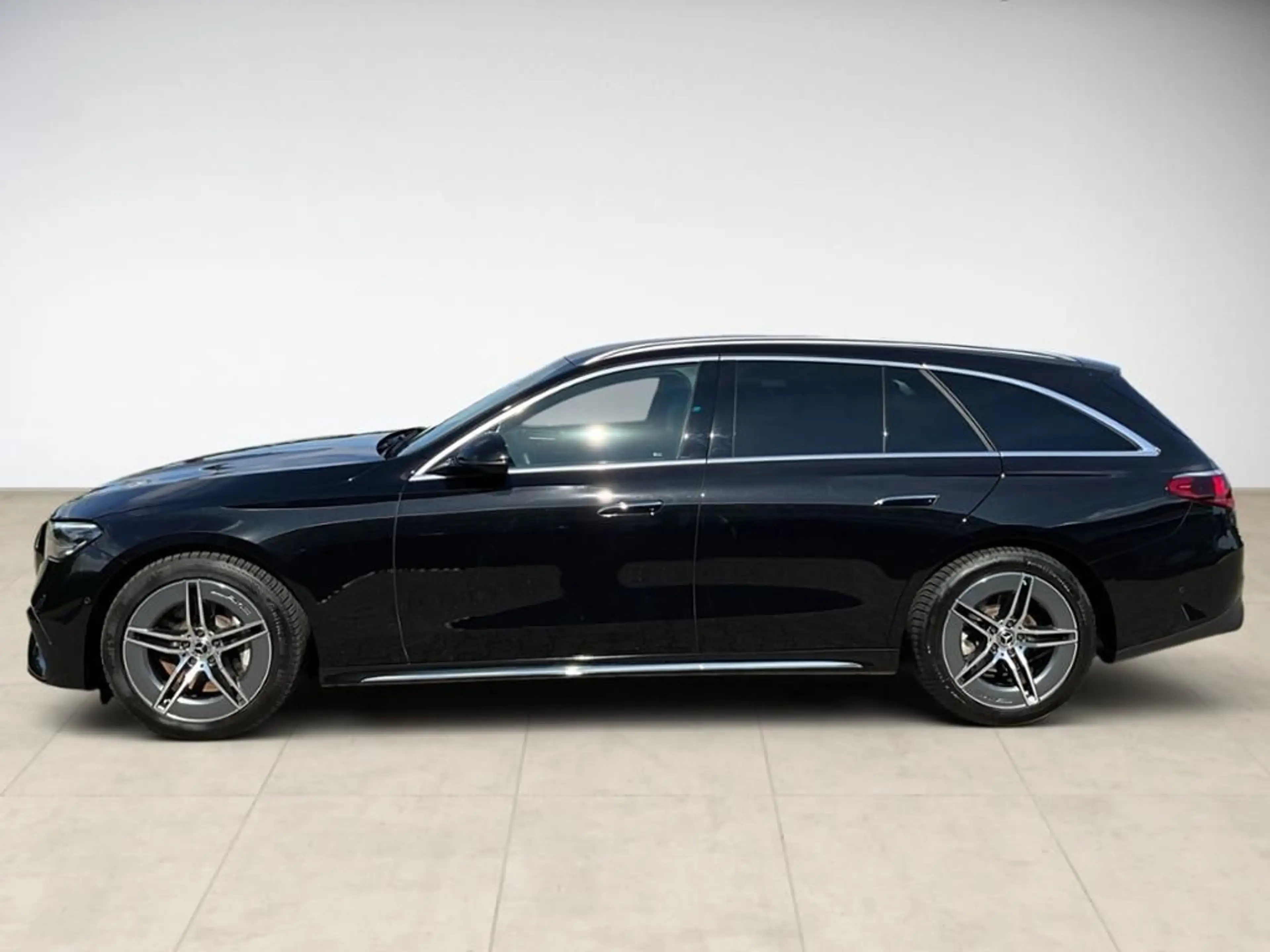 Mercedes-Benz E 220 d AMG T-Modell AHK AUT Kam. KlimaA LED LM — photo 3