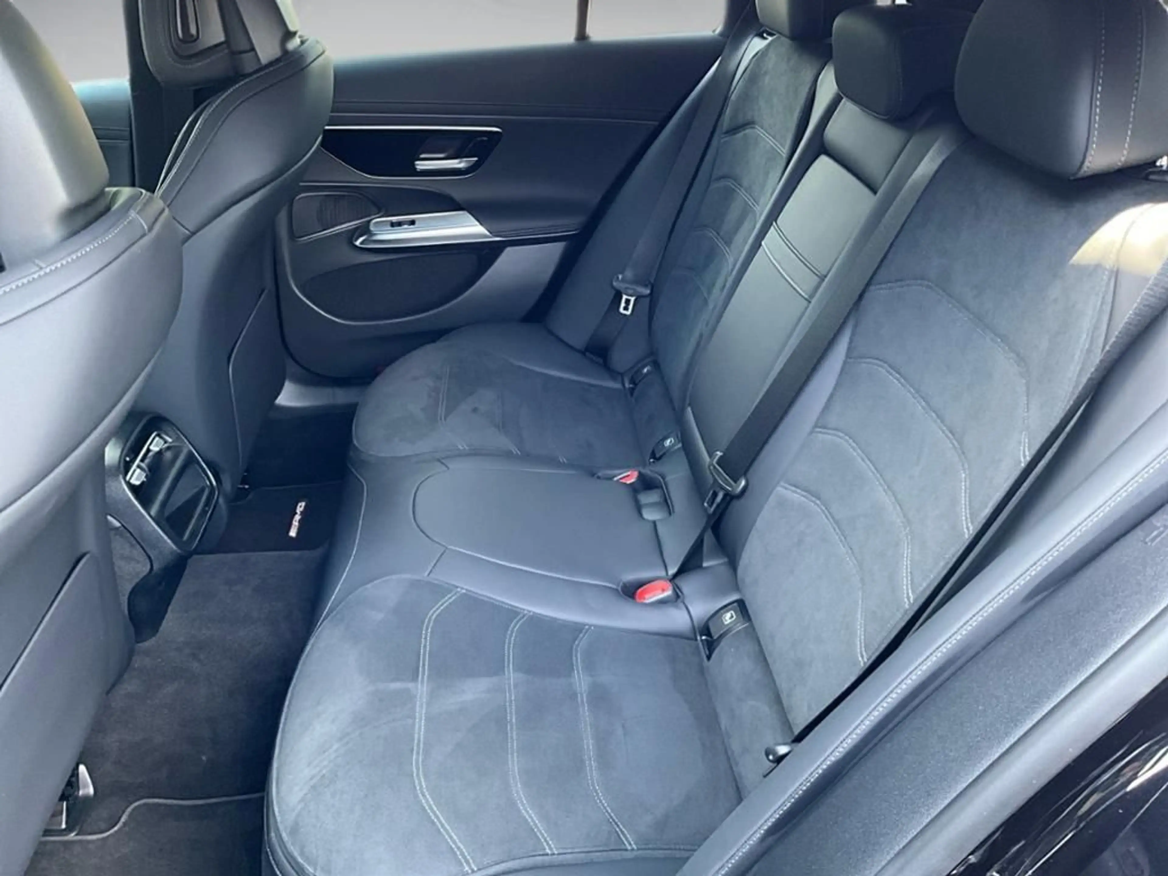 Mercedes-Benz E 220 d AMG T-Modell AHK AUT Kam. KlimaA LED LM — photo 11