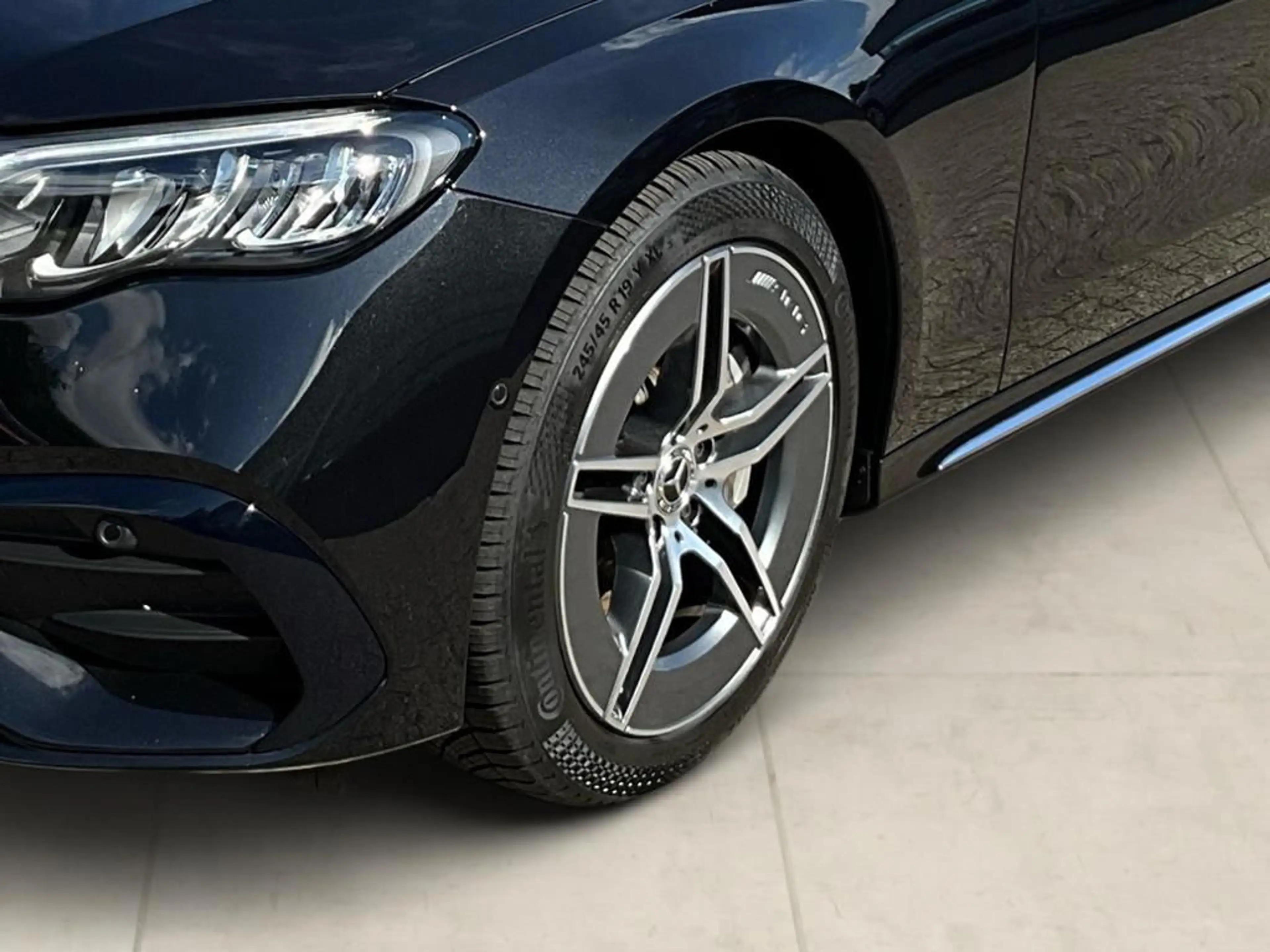 Mercedes-Benz E 220 d AMG T-Modell AHK AUT Kam. KlimaA LED LM — photo 7