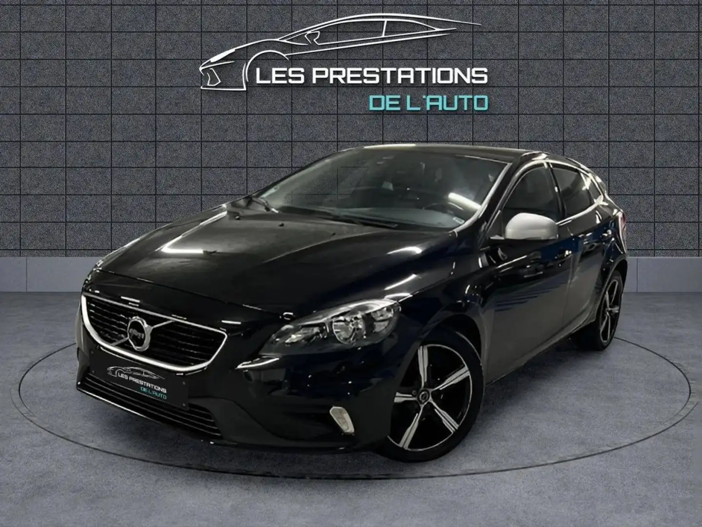 Volvo V40 II D2 120ch R-Design Noir - 1