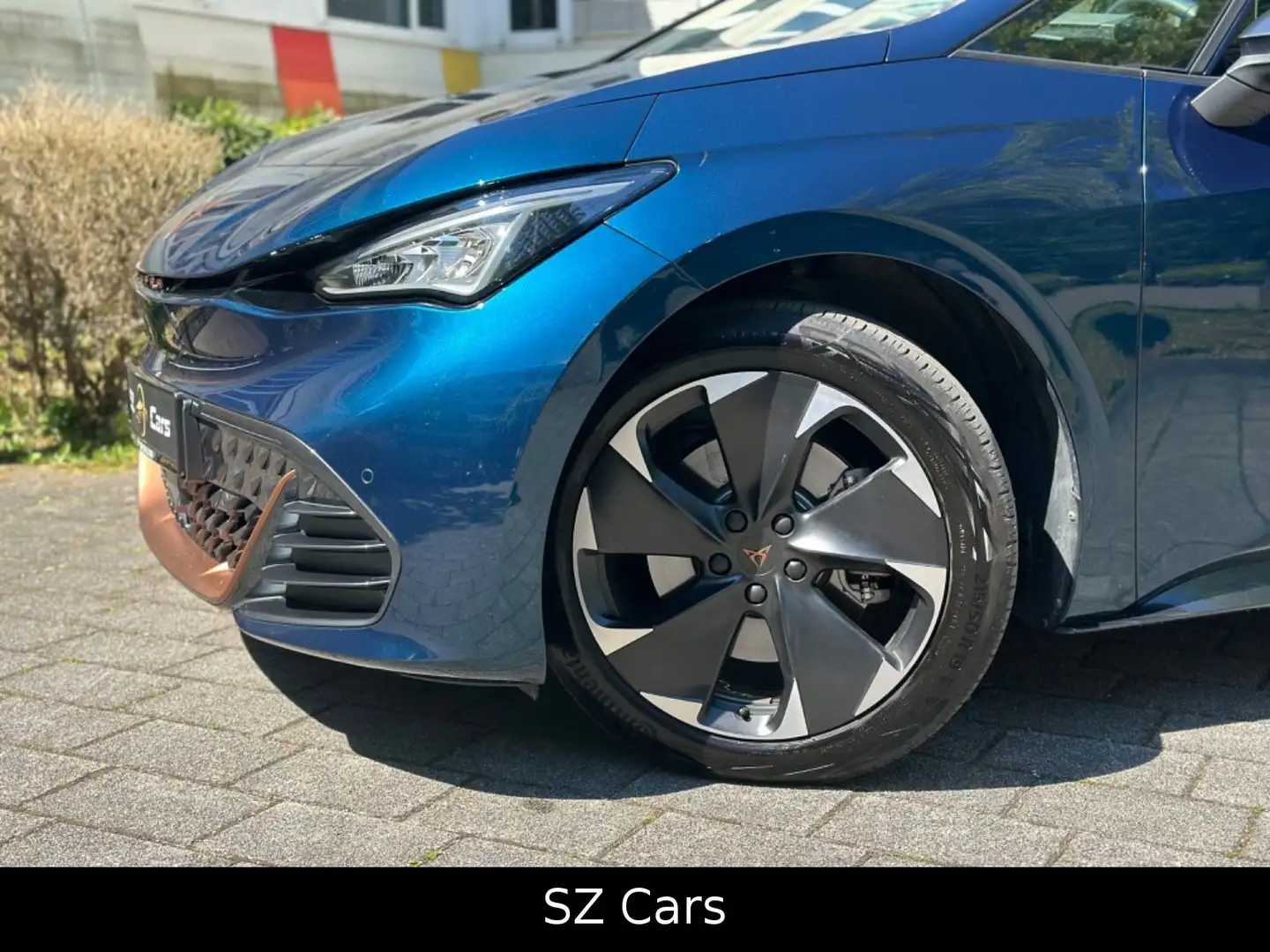 CUPRA Born 170 kW*Keyless-Go*SHZ*1 Hand* Синий - 2