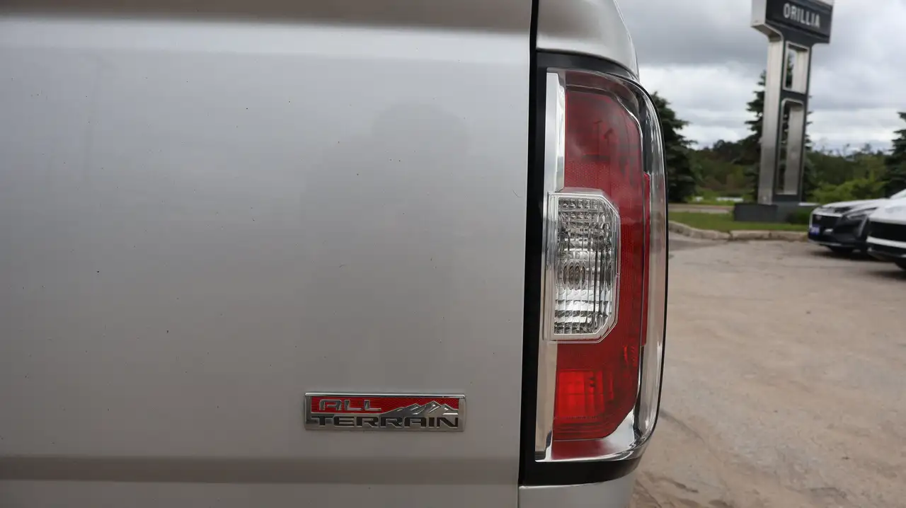 GMC Canyon photo GMC Canyon