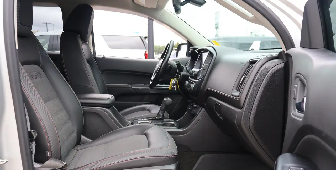 GMC Canyon photo GMC Canyon