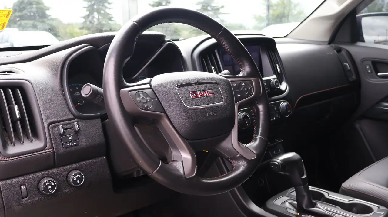 GMC Canyon photo GMC Canyon