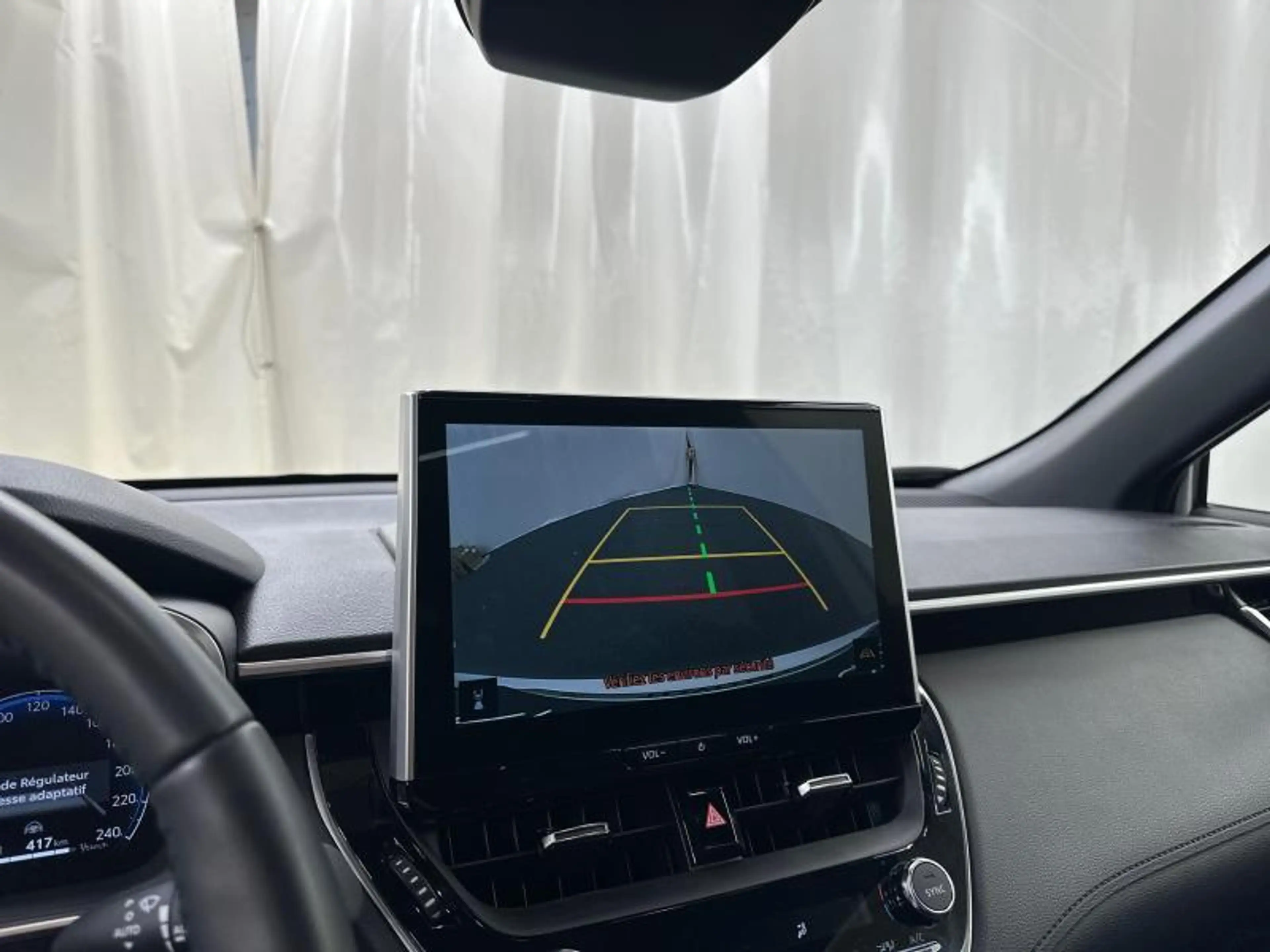 Toyota Corolla Cross Premium — photo 25