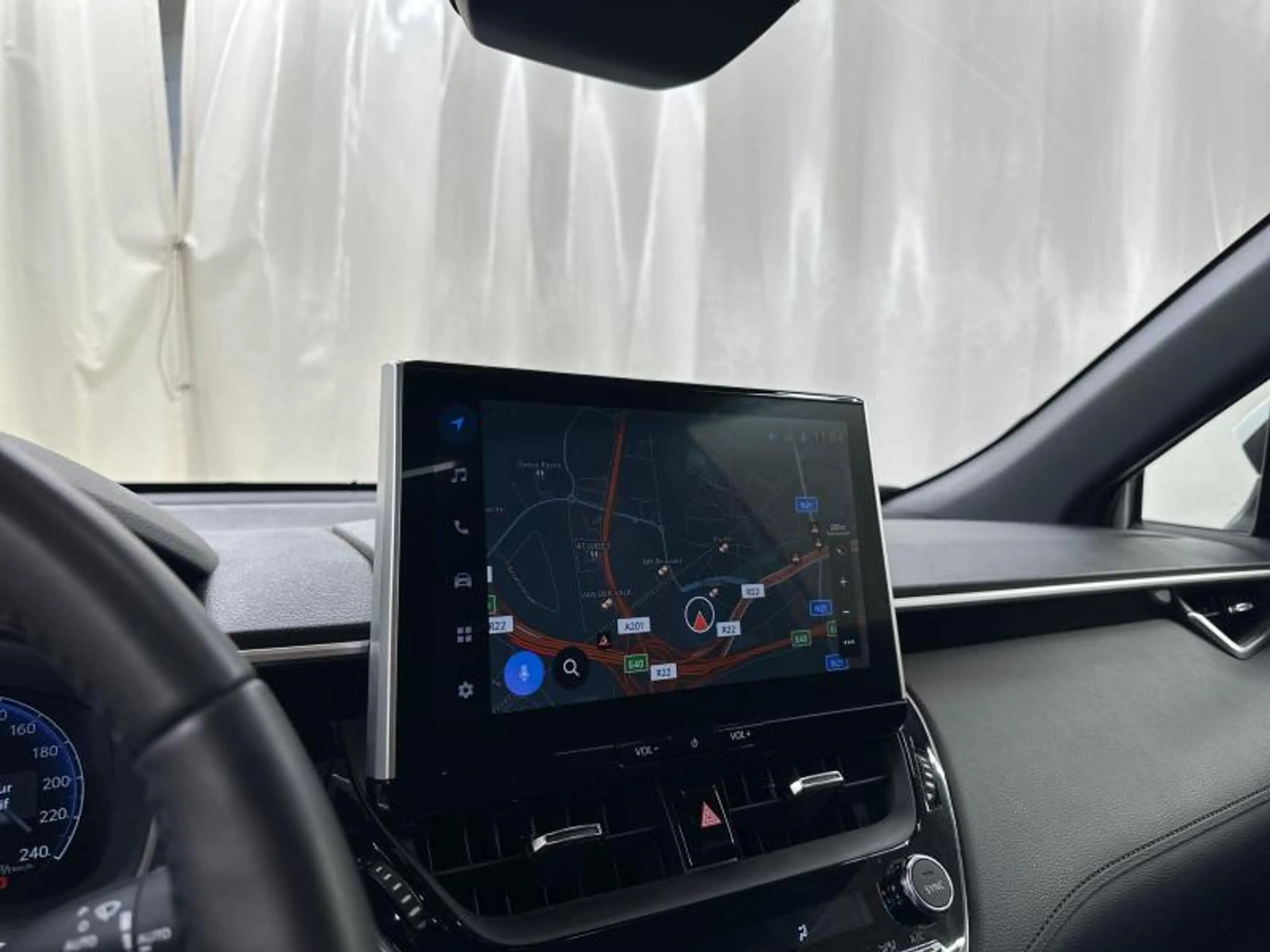 Toyota Corolla Cross Premium — photo 24