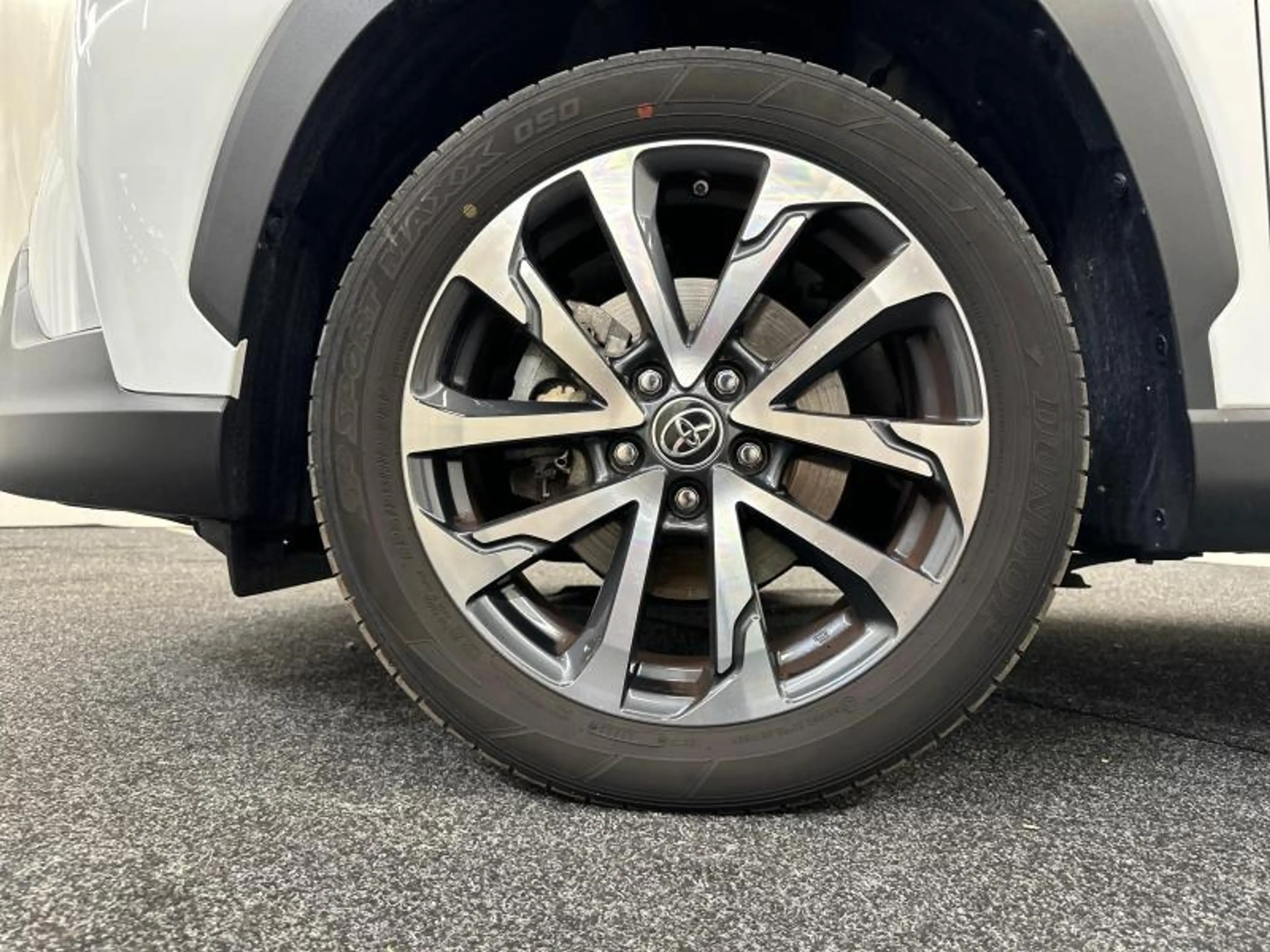 Toyota Corolla Cross Premium — photo 13