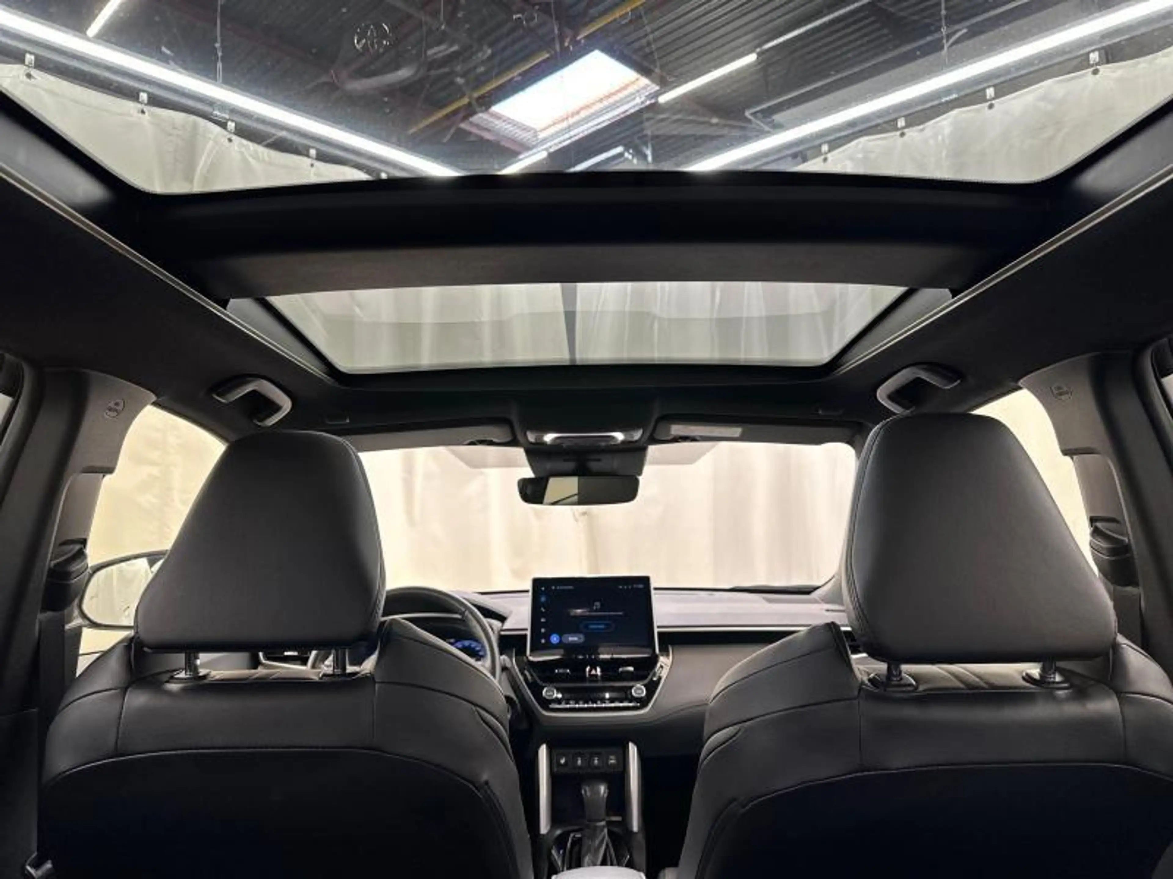 Toyota Corolla Cross Premium — photo 17