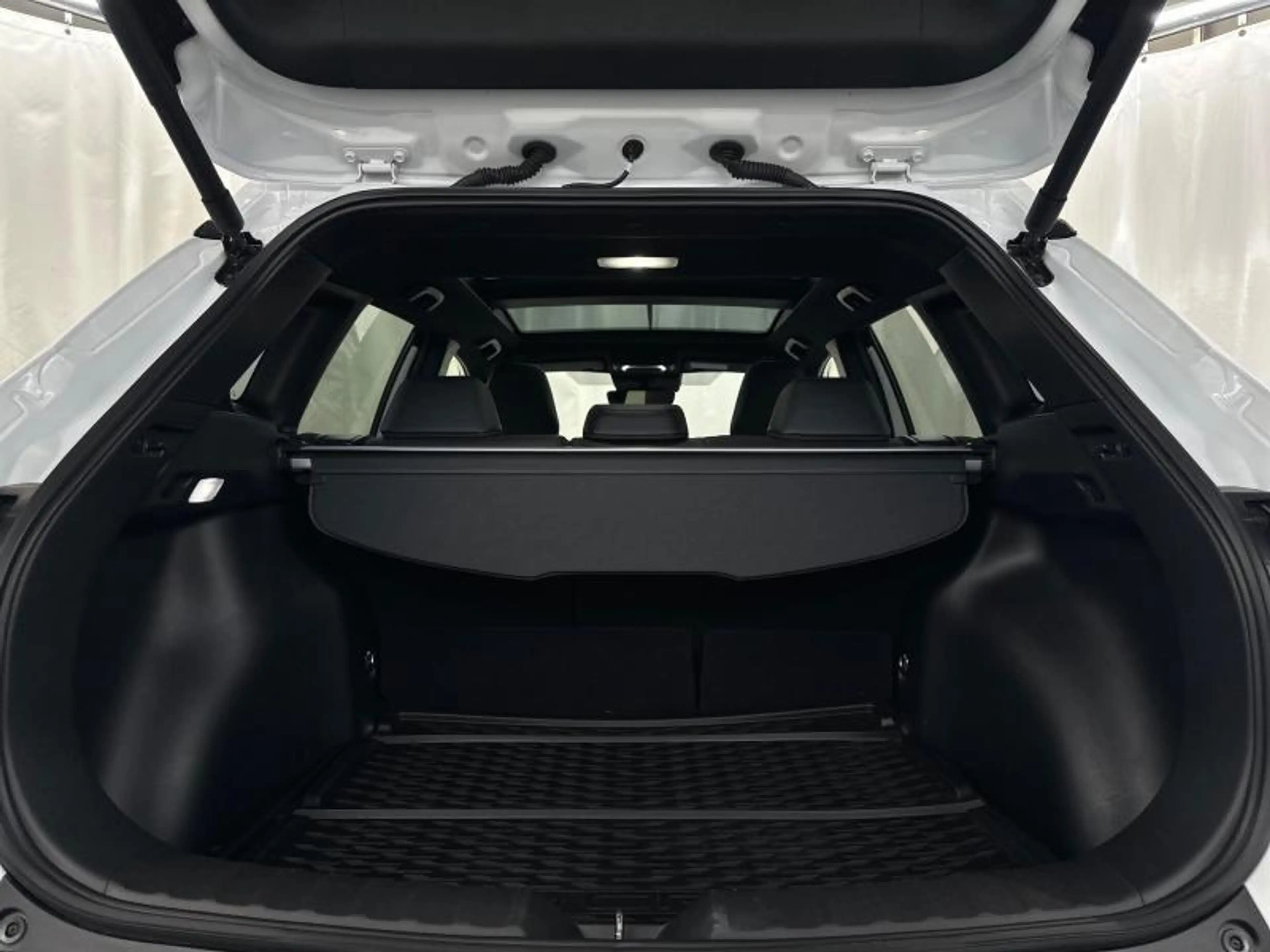 Toyota Corolla Cross Premium — photo 9