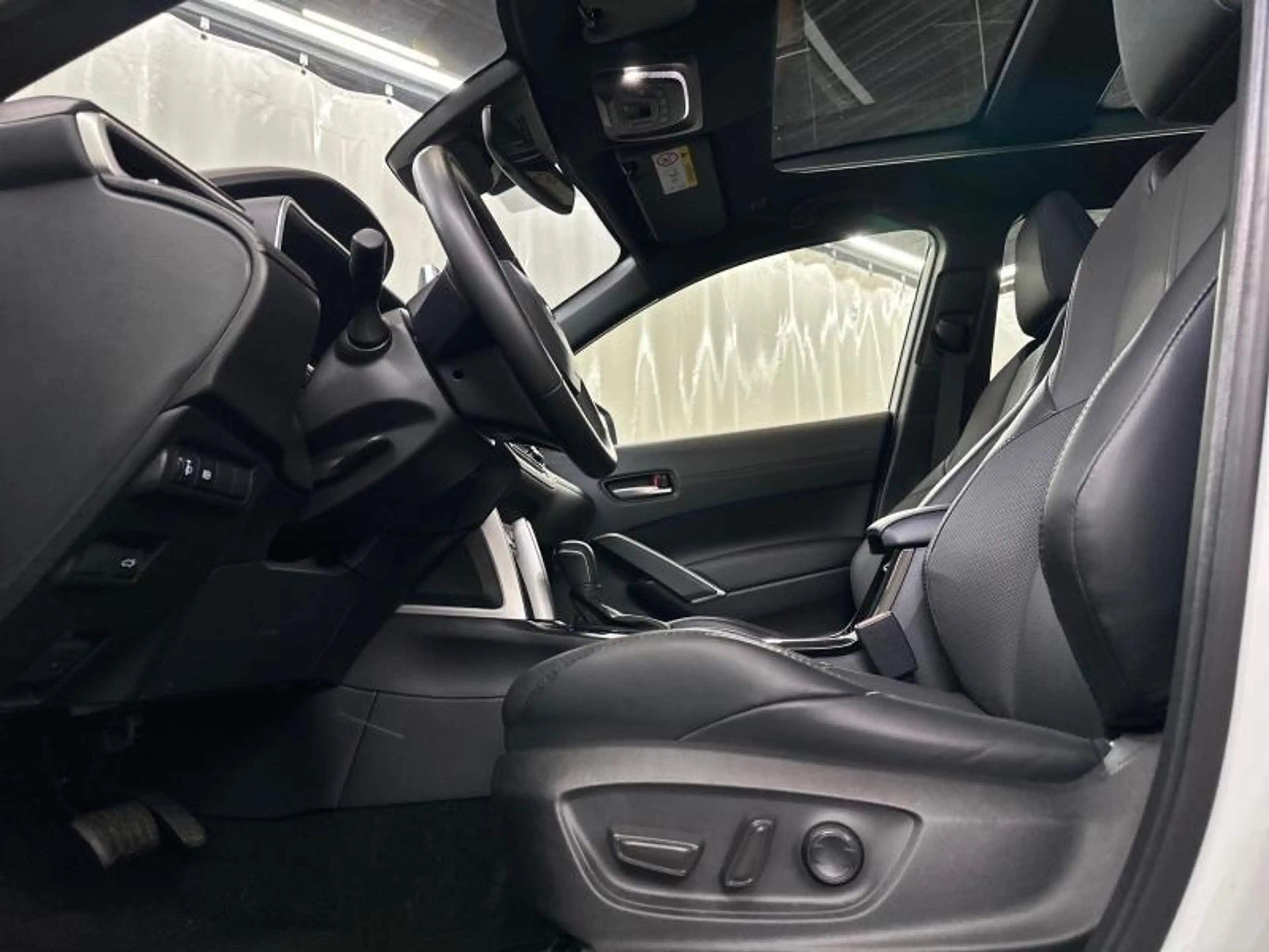Toyota Corolla Cross Premium — photo 18