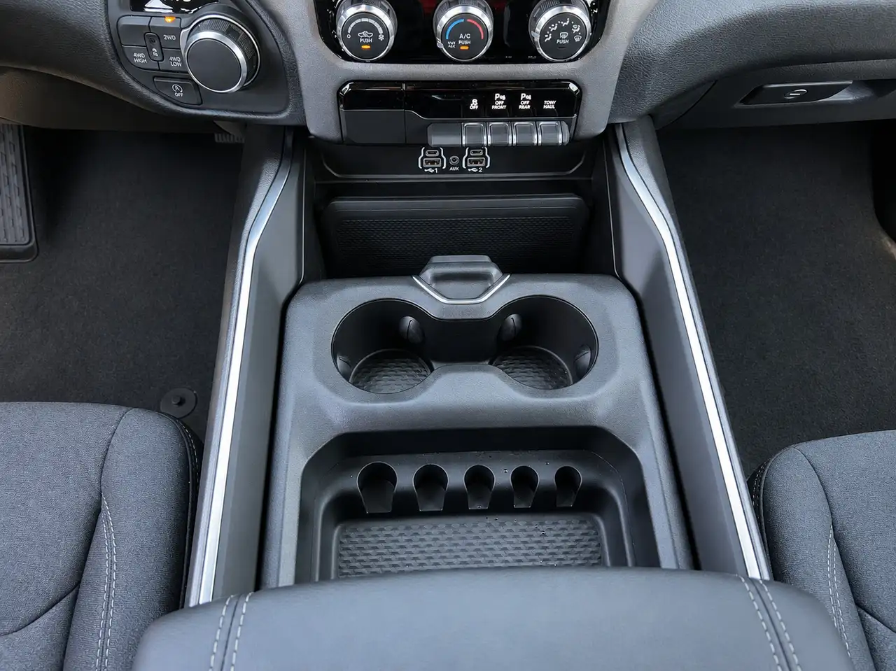 RAM 1500 снимка RAM 1500