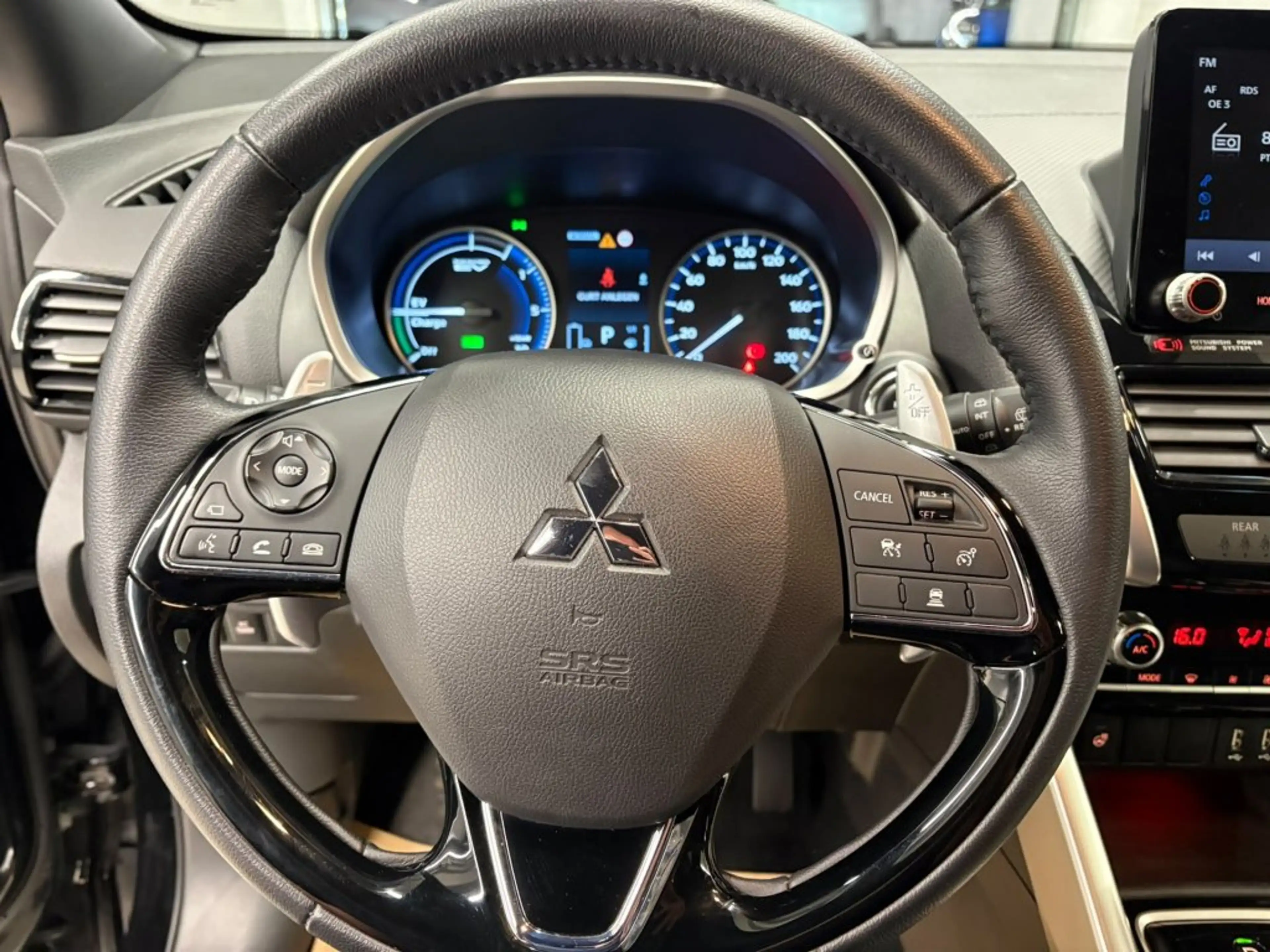 Mitsubishi Eclipse Cross PHEV 2,4 4WD Diamond 220V Leder Schwarz 23 — photo 8