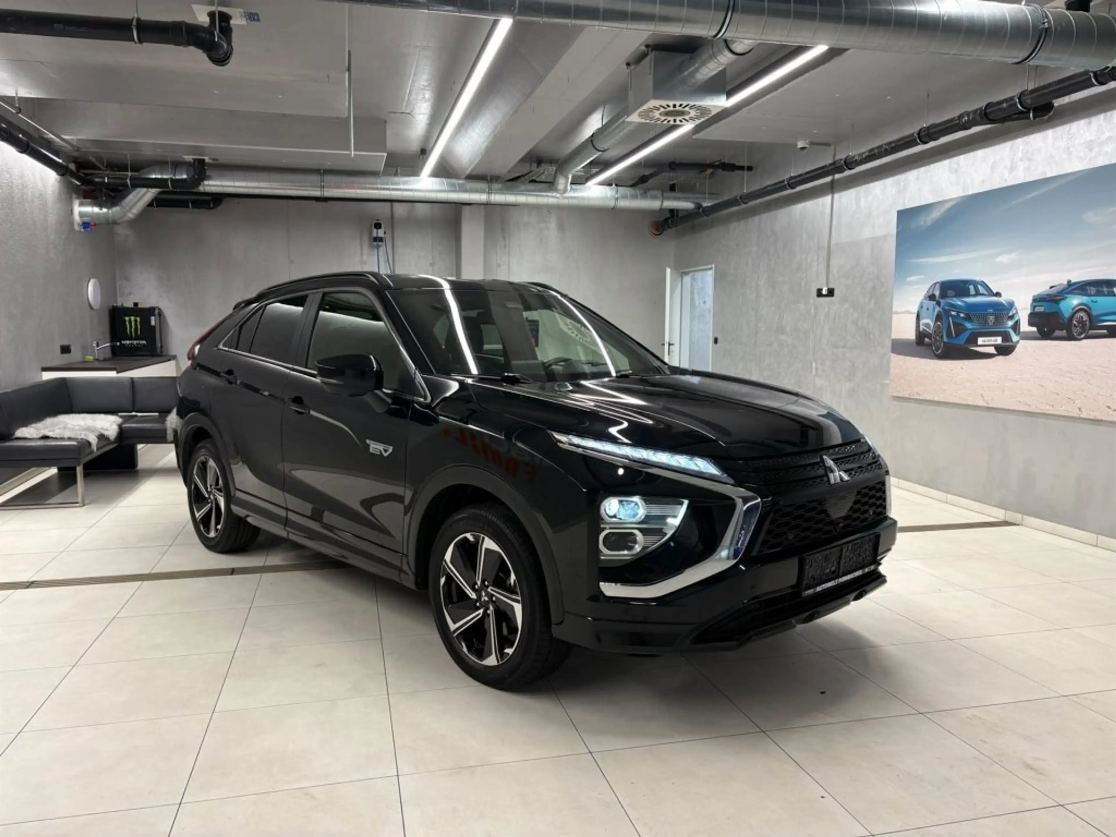 Mitsubishi Eclipse Cross PHEV 2,4 4WD Diamond 220V Leder Schwarz 23 — photo 3