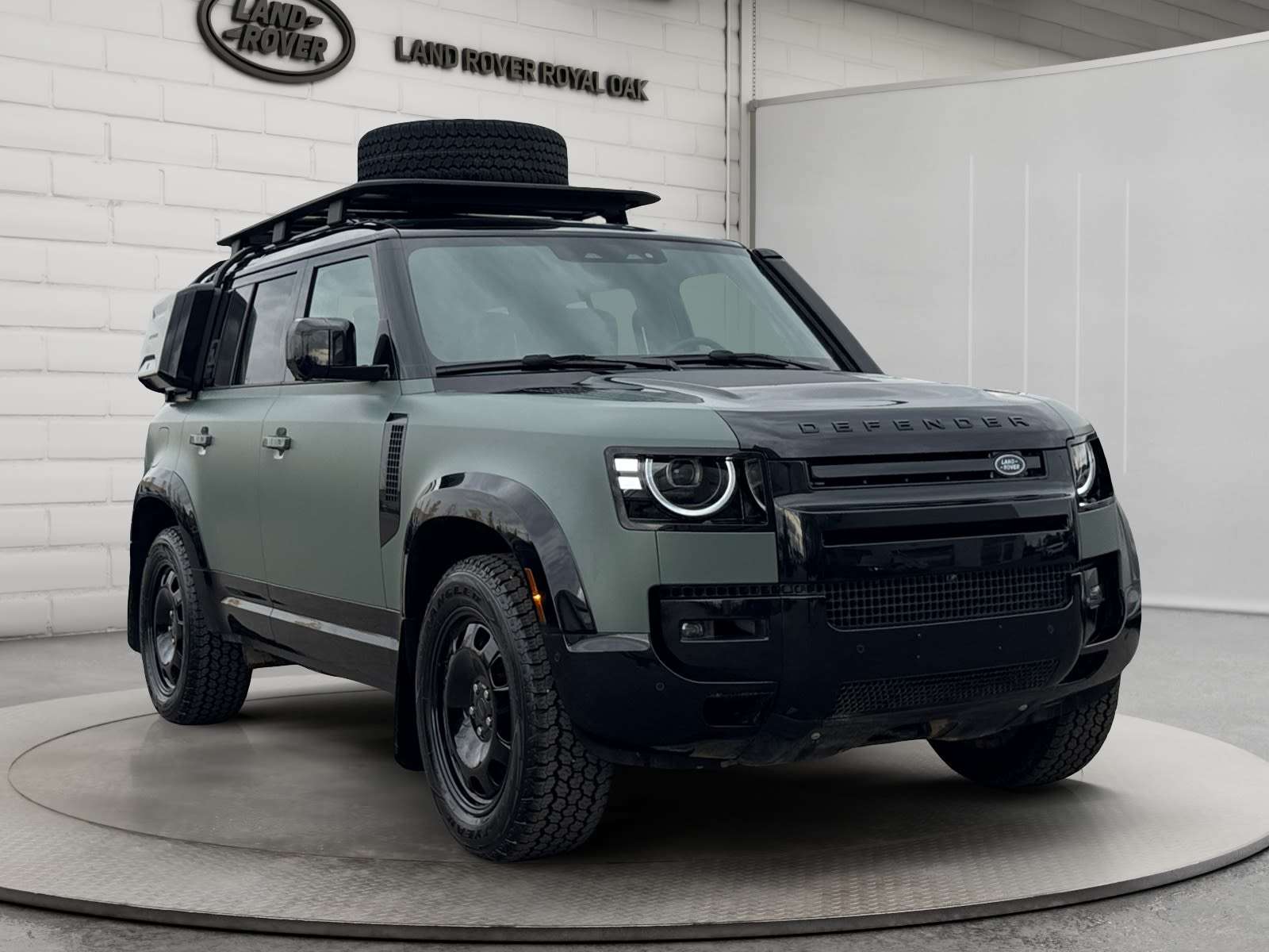 2026 Land Rover Defender ORIGINAL PRICE $124,753 - CERTIFIED -RATES FROM 4.99% — снимка 3