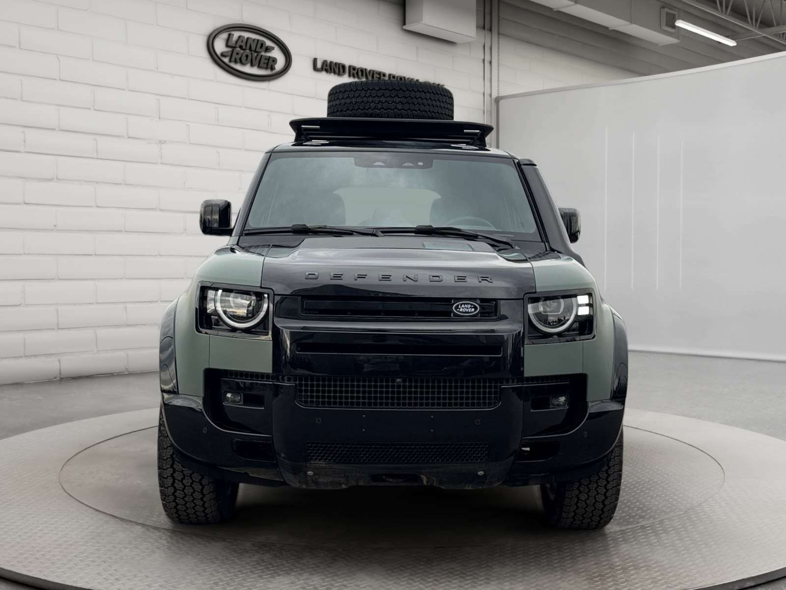 2026 Land Rover Defender ORIGINAL PRICE $124,753 - CERTIFIED -RATES FROM 4.99% — снимка 2