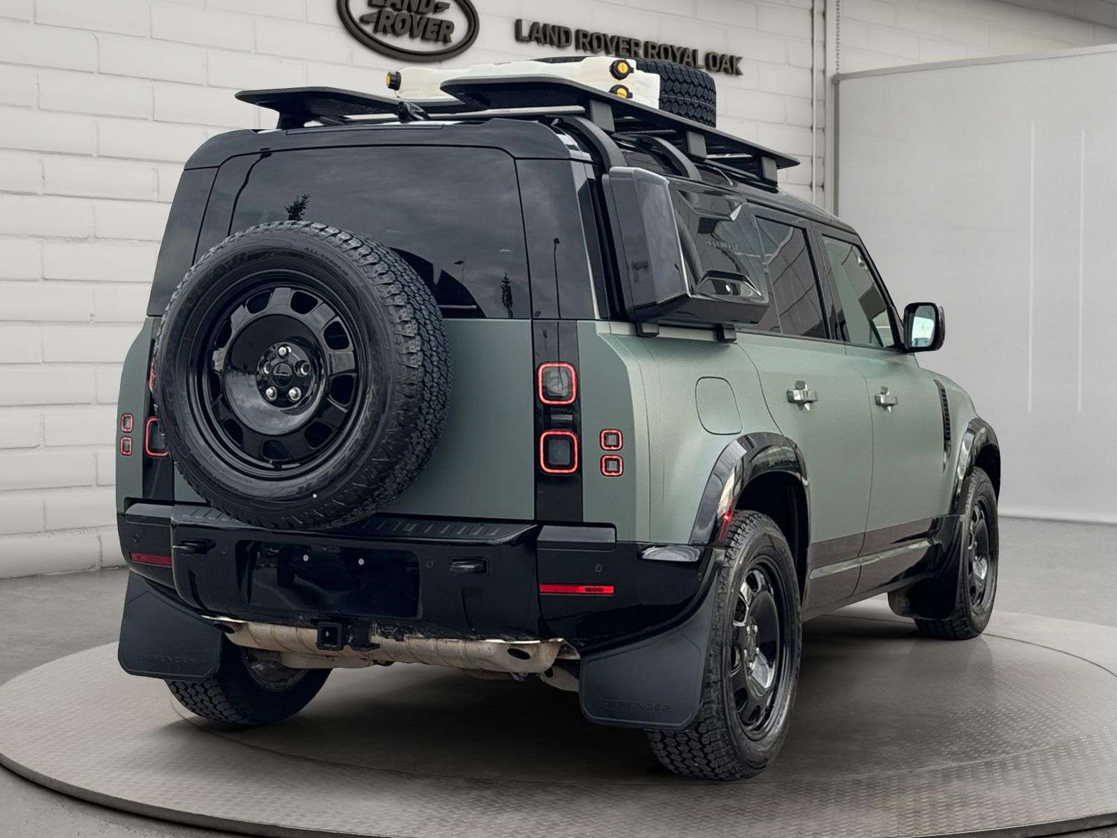 2026 Land Rover Defender ORIGINAL PRICE $124,753 - CERTIFIED -RATES FROM 4.99% — снимка 5