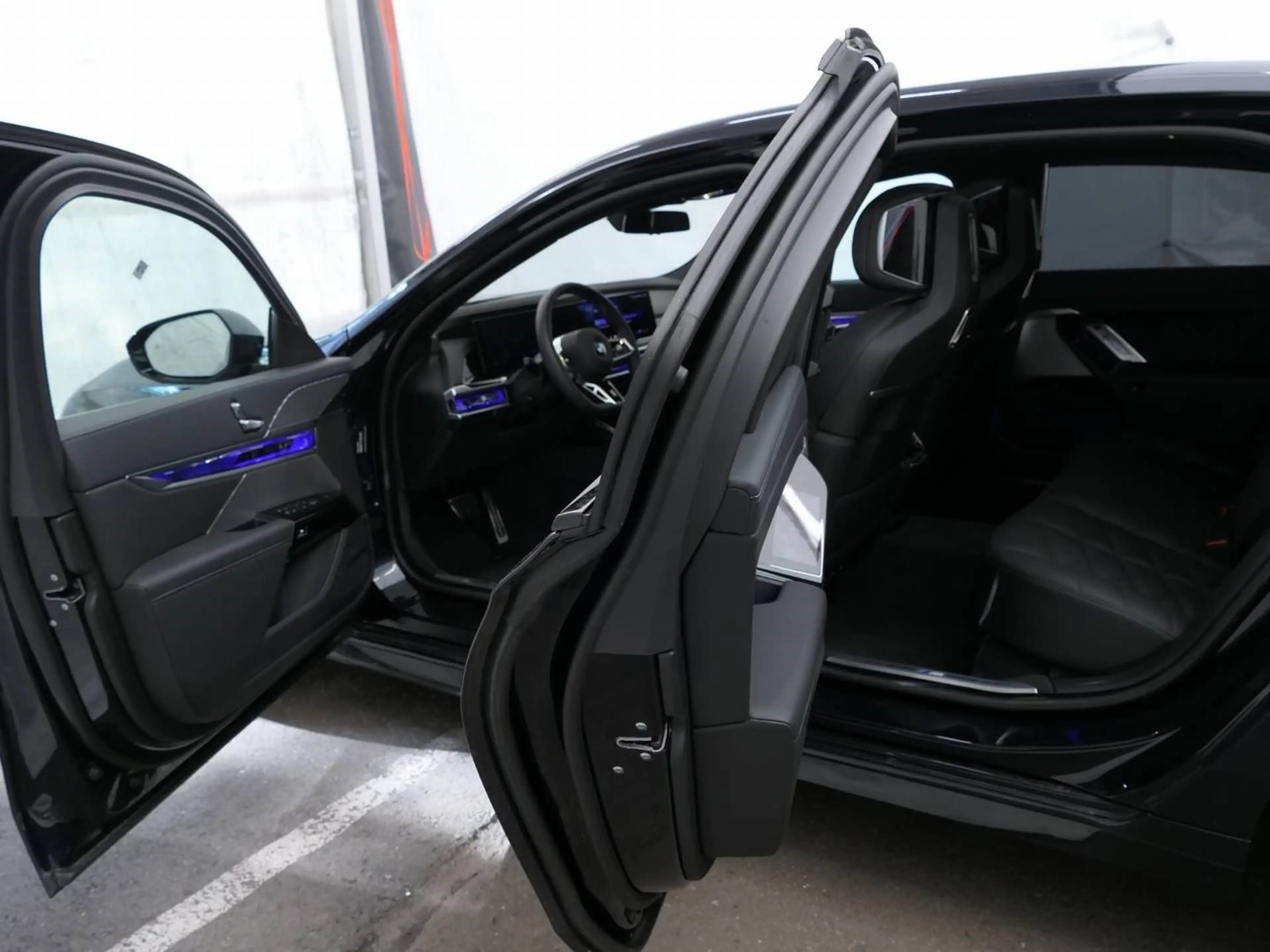 BMW 740 d xDrive Limo M Sport || AHK Pano Stndhzg — photo 3