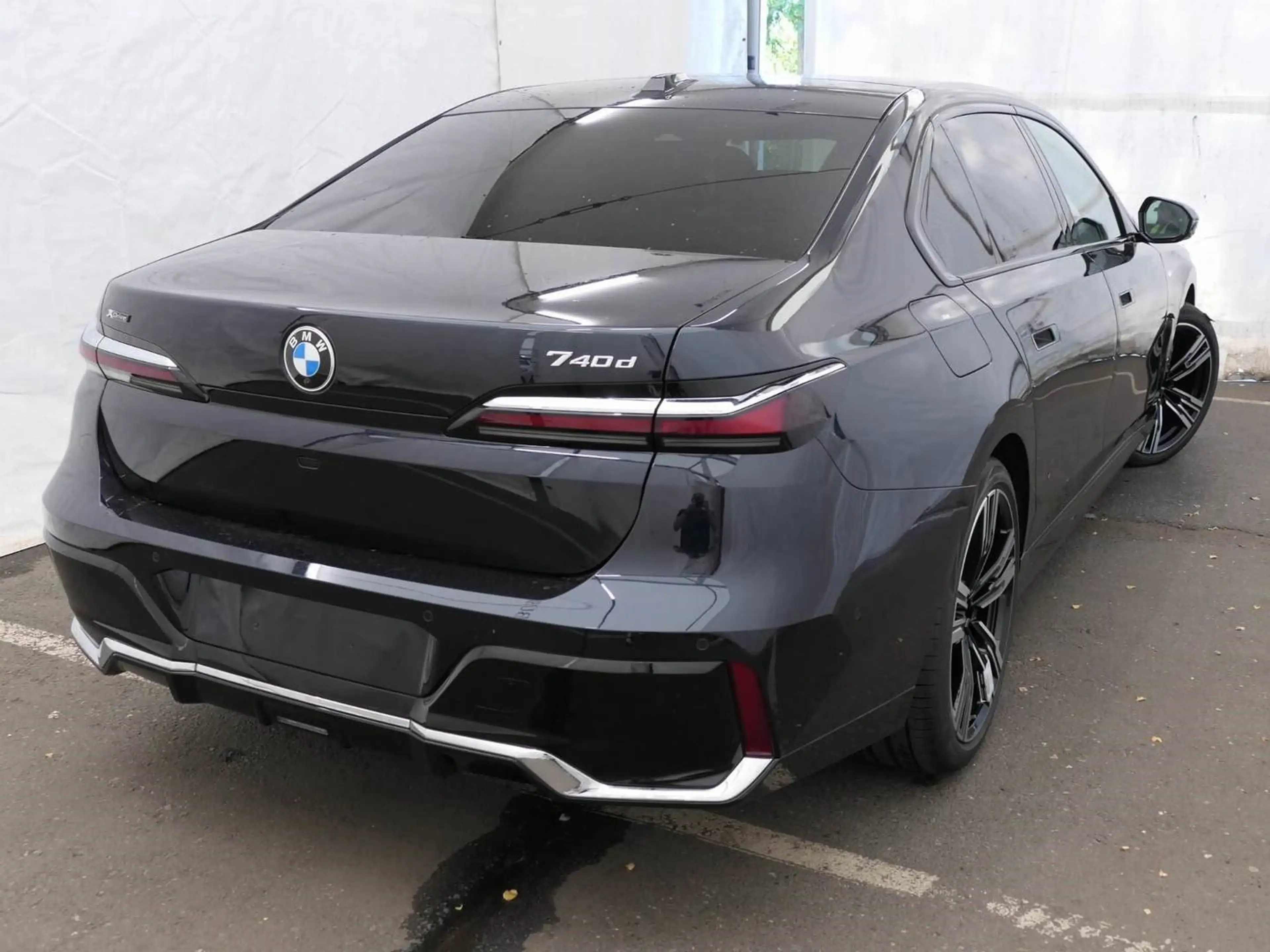 BMW 740 d xDrive Limo M Sport || AHK Pano Stndhzg — photo 2