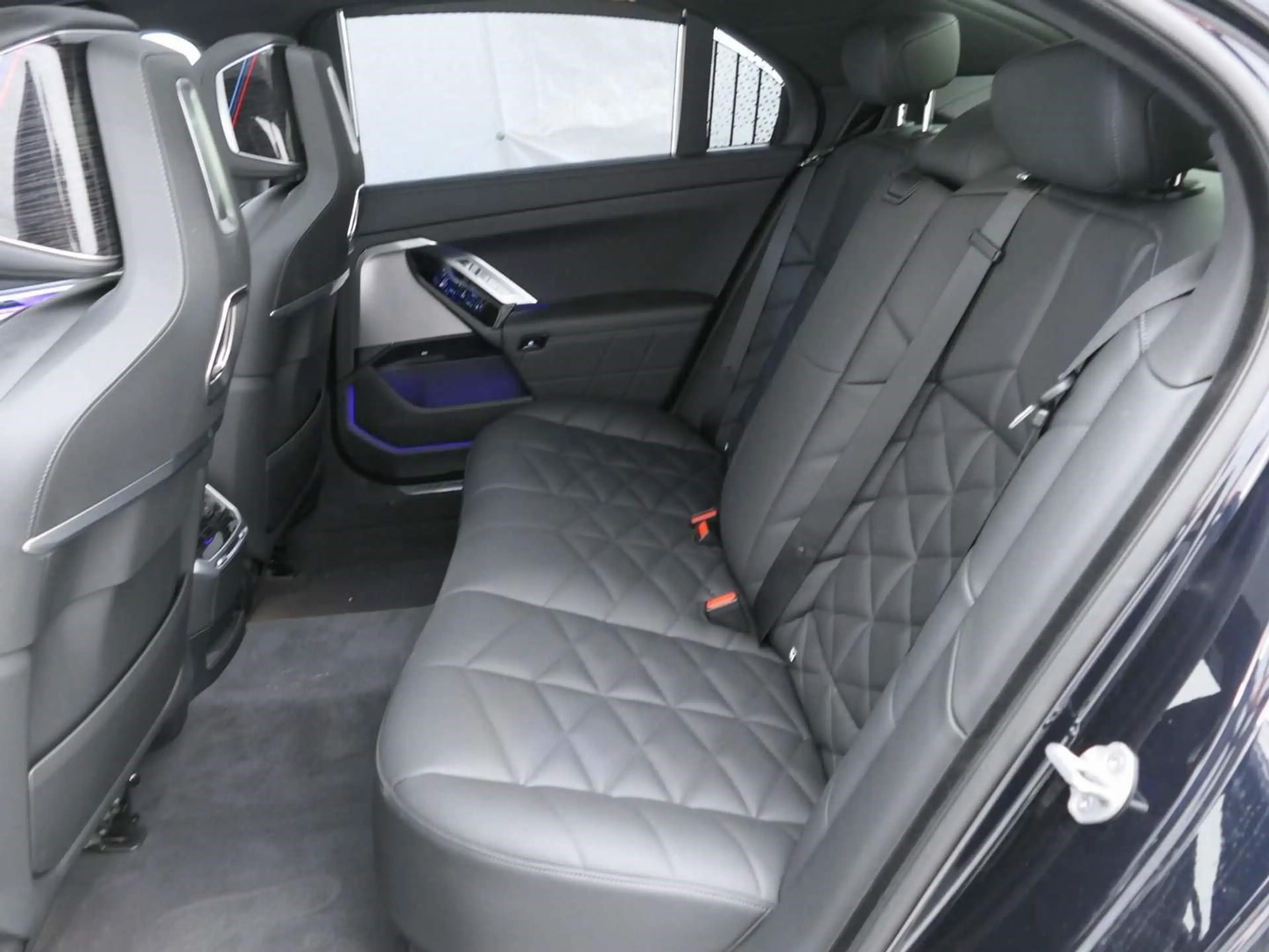 BMW 740 d xDrive Limo M Sport || AHK Pano Stndhzg — photo 10