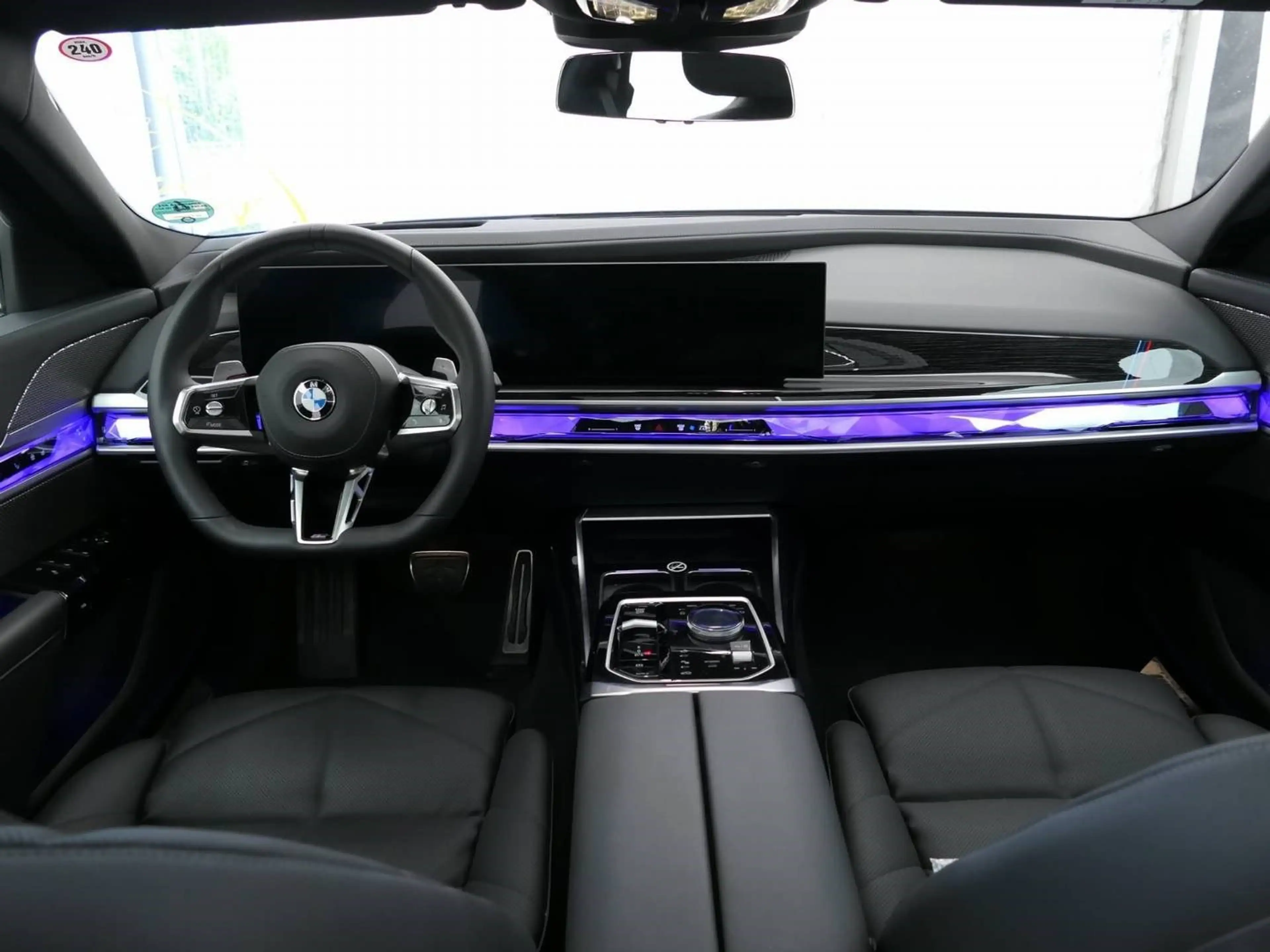 BMW 740 d xDrive Limo M Sport || AHK Pano Stndhzg — photo 4