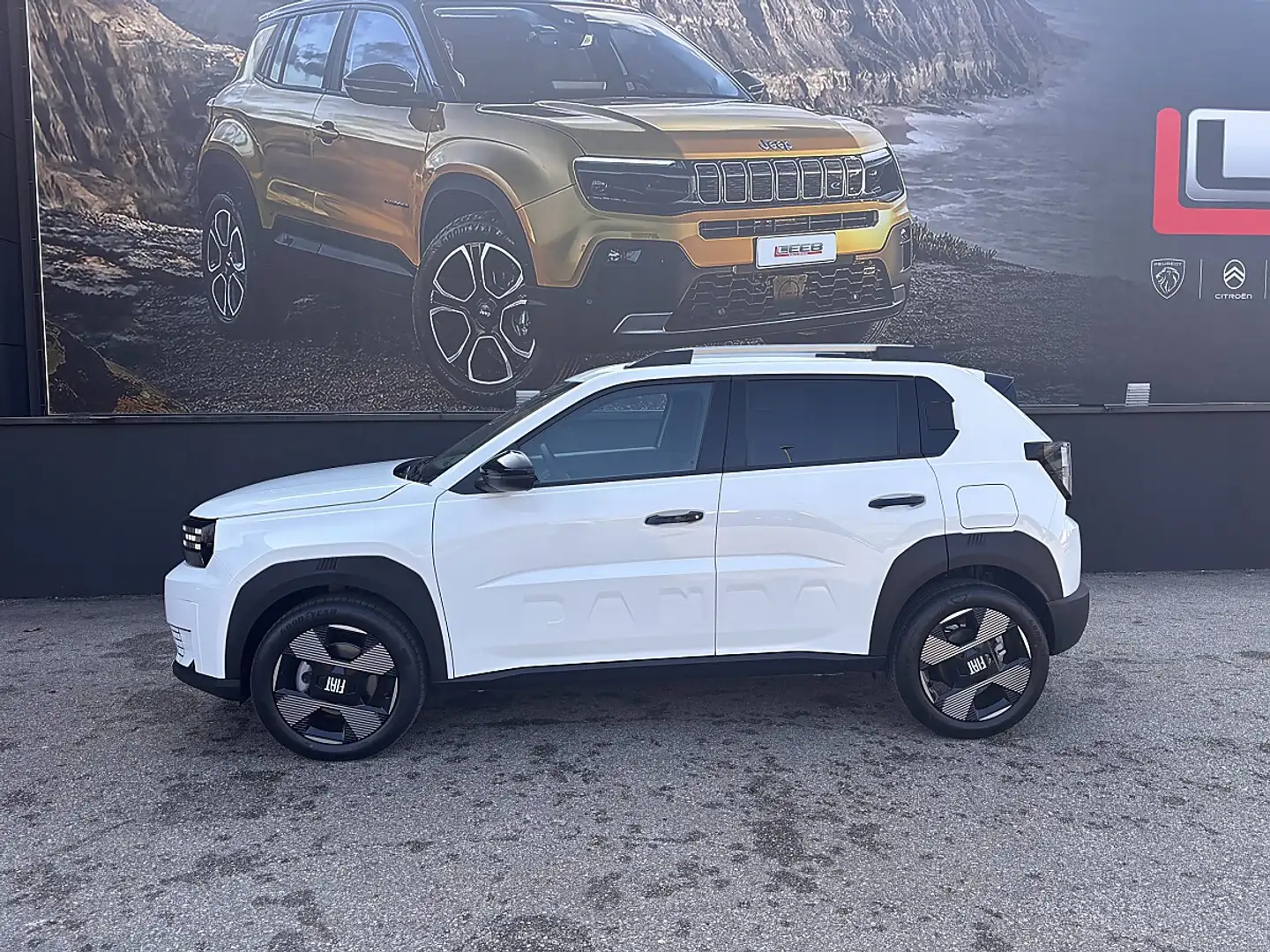 Fiat Grande Panda Hybrid mHEV 110 6-Gang eDCT La Prima inkl. Wint... Weiß - 2