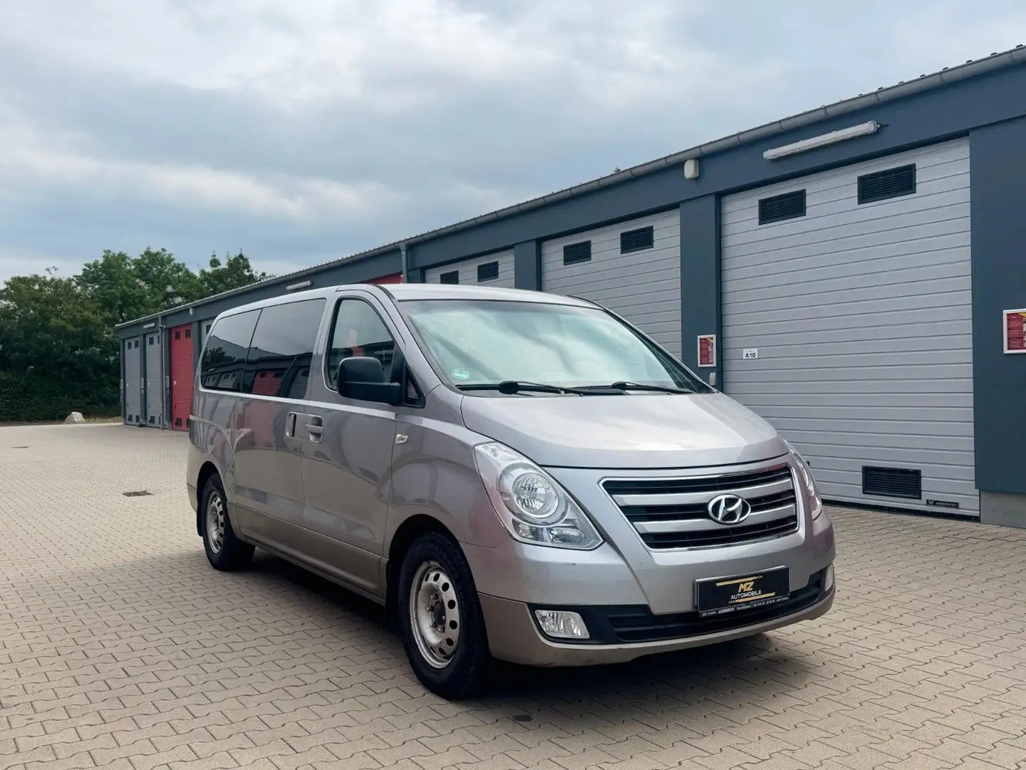 Hyundai H-1 Travel Premium 8 Sitzer GrandStarex Facelift Argent - 2
