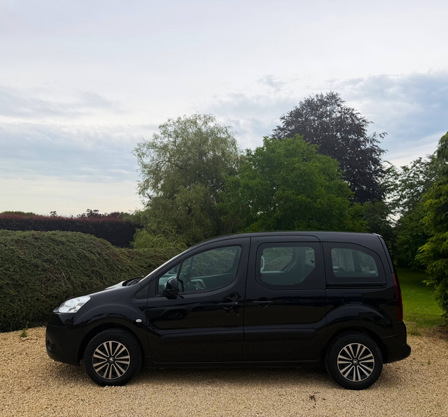 Peugeot Partner Partner Tepee 1.6 HDi 75 CV Multispace 5 PLACES PREMIER PROPRIETAIRE GARANTIE 1 AN AIRCO 117.000 KM !!!! — photo 3