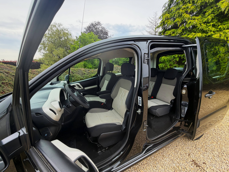 Peugeot Partner Partner Tepee 1.6 HDi 75 CV Multispace 5 PLACES PREMIER PROPRIETAIRE GARANTIE 1 AN AIRCO 117.000 KM !!!! — photo 2